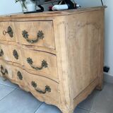 Wooden chest of drawers