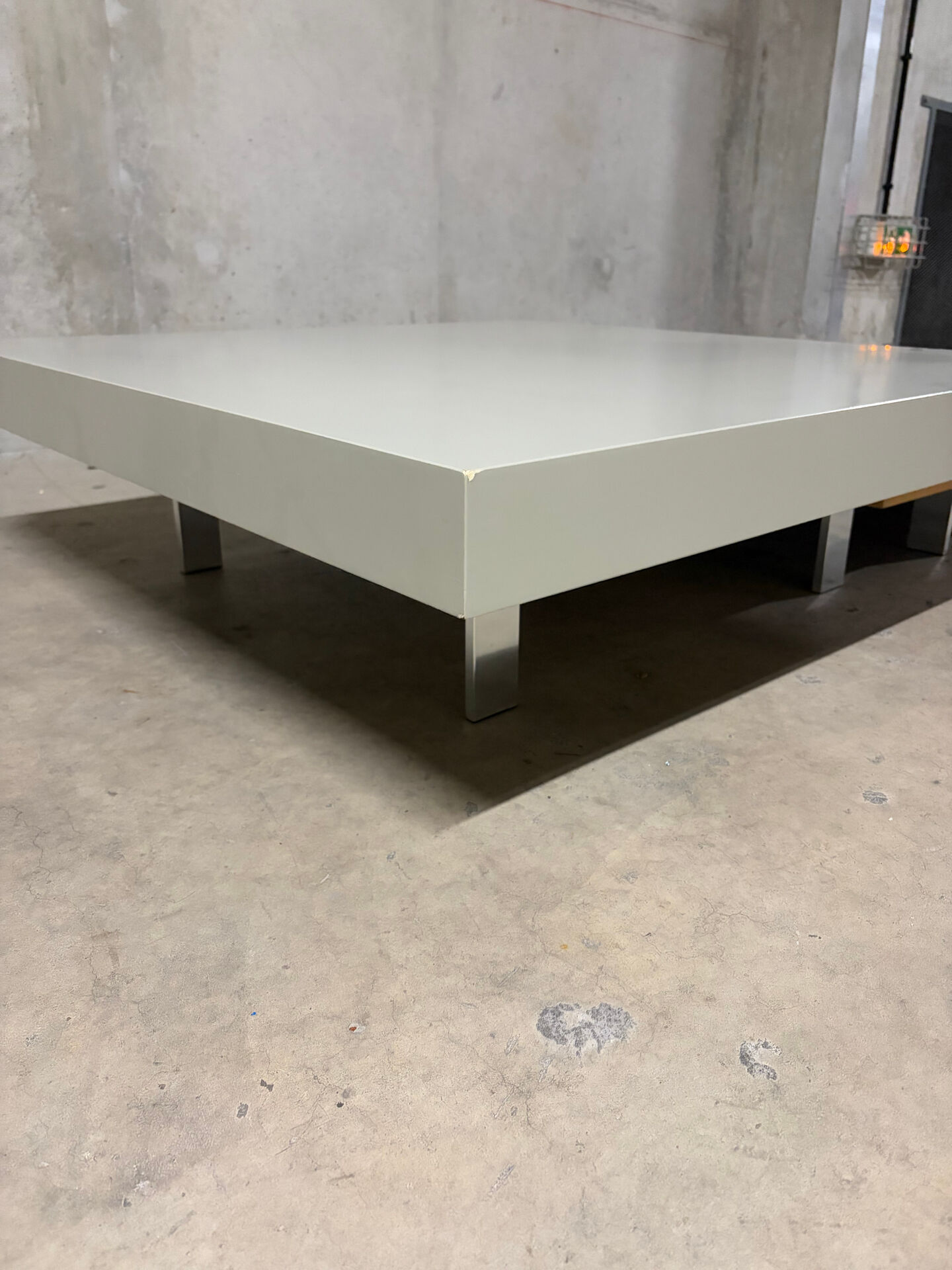 Jeu de 2 tables basses design Molteni&C, bois clair et laqué gris p