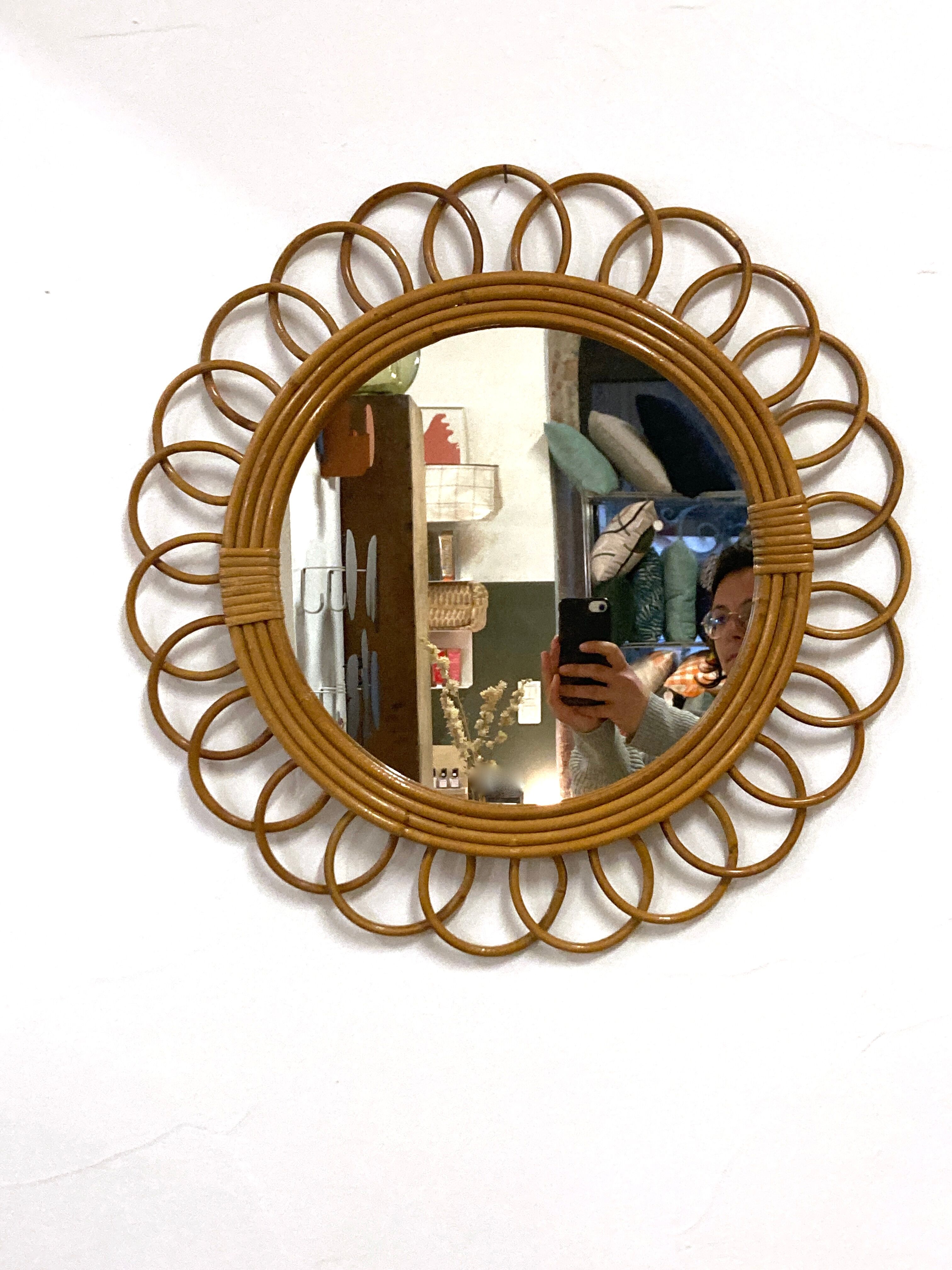Rattan flower mirror