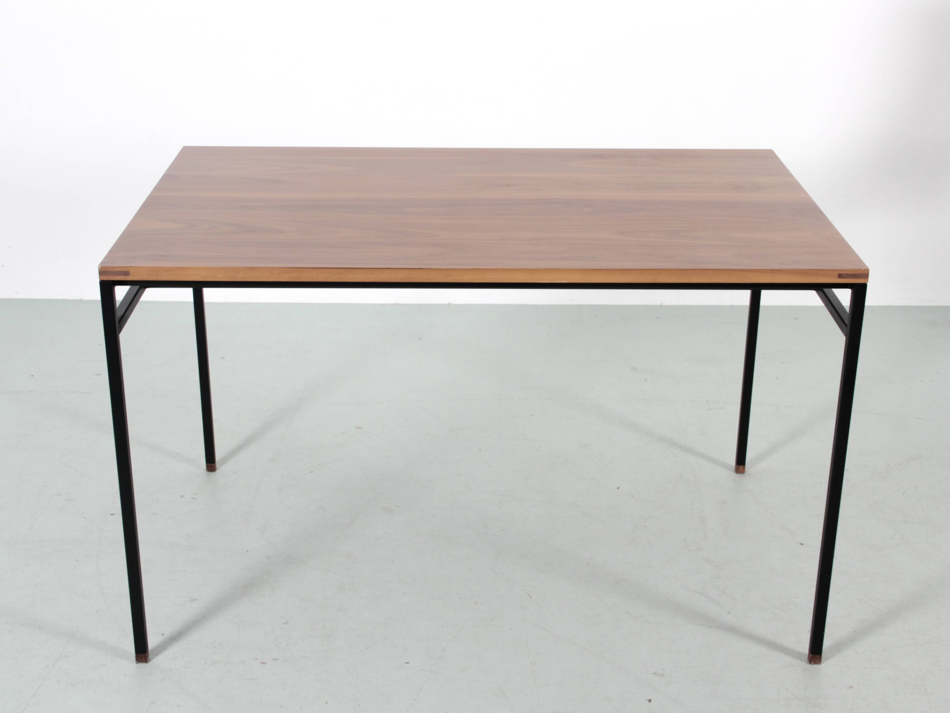 Cosmopol desk, walnut and steel. 120 x 60 cm