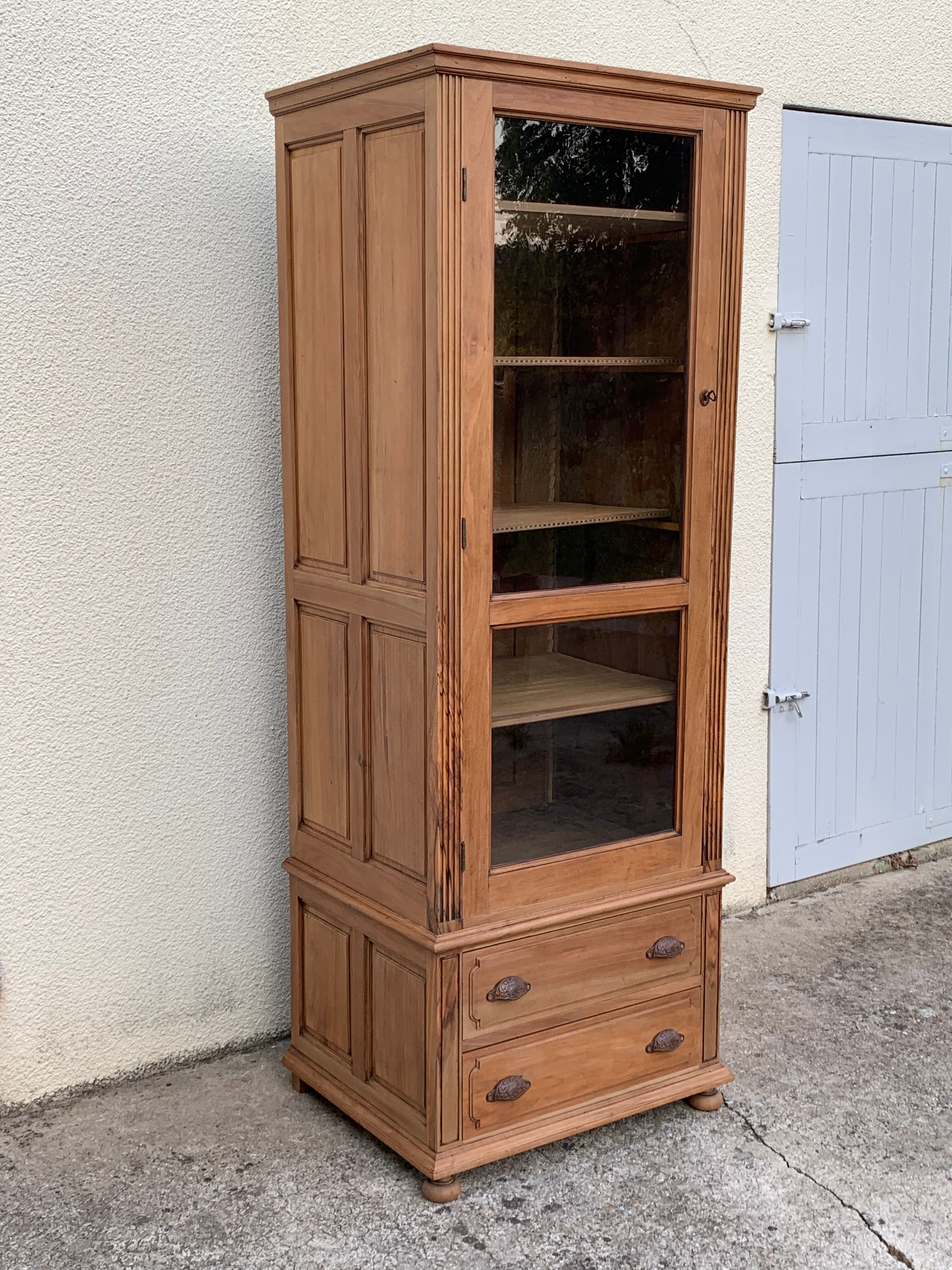 Armoire bonnetière parisienne vitrée 1920