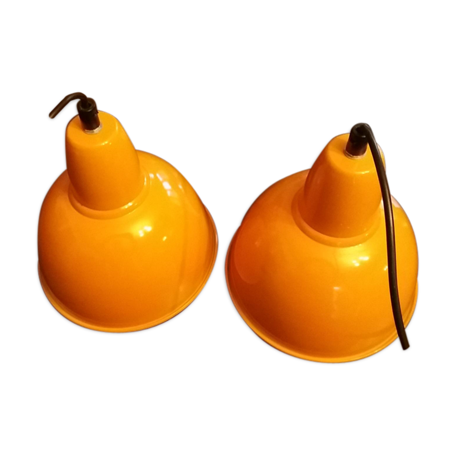 Pair of metal hangings