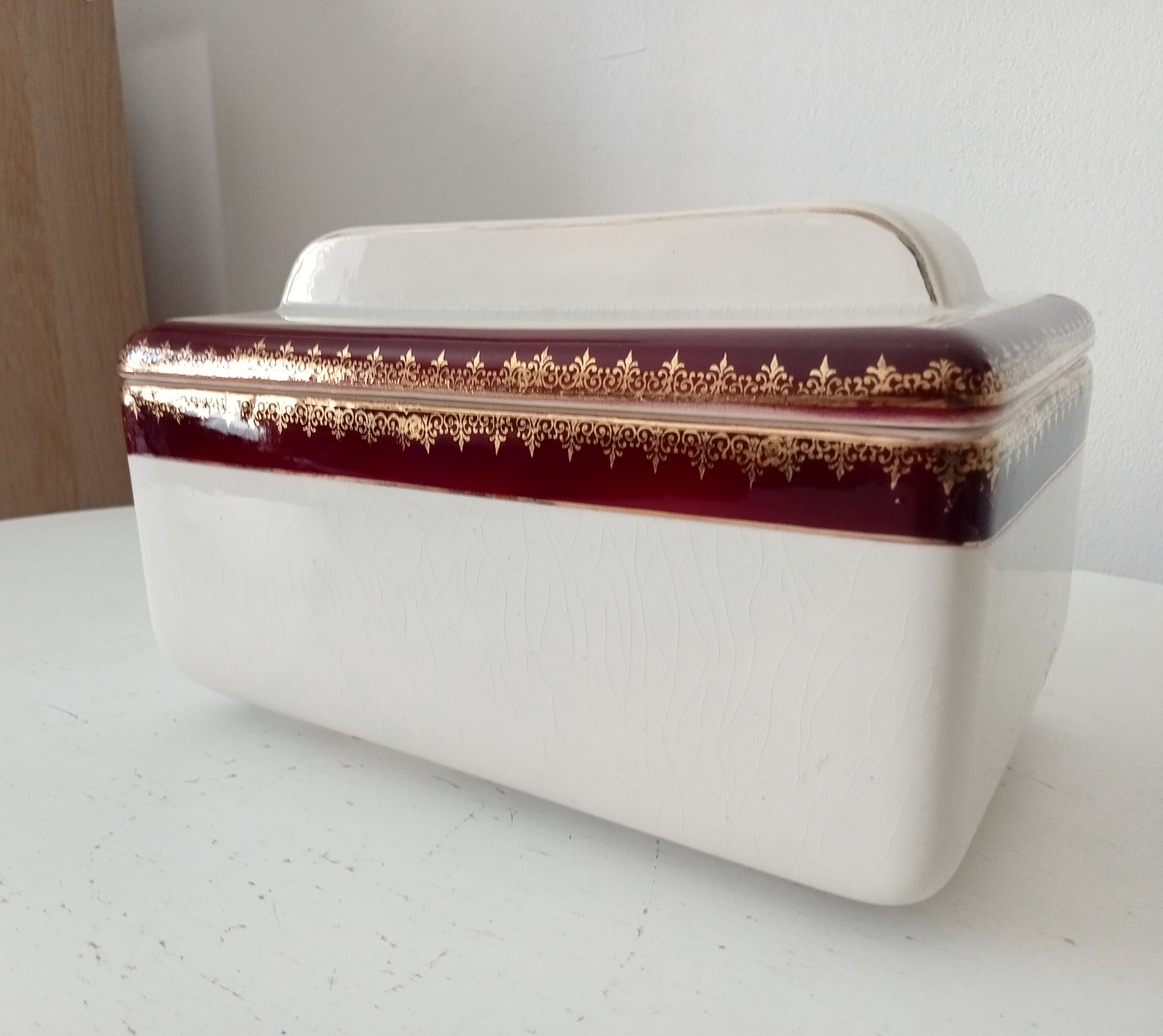 Art Deco bonbonnière from the 1950s, Digoin porcelain.
