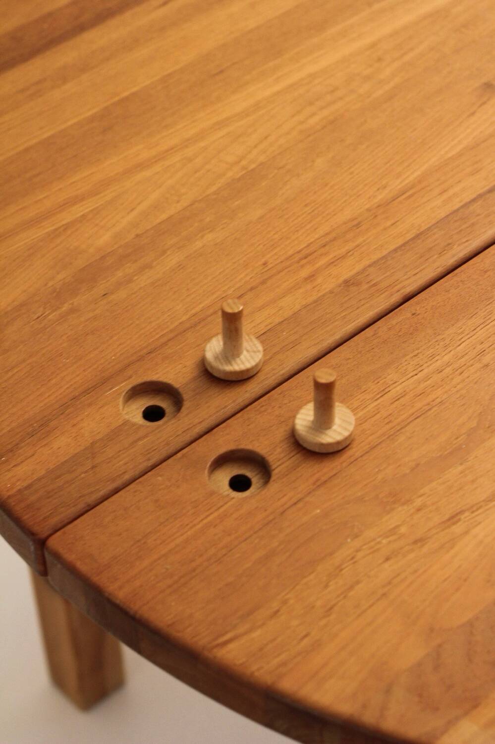 Table ronde scandinave a rallonge design Tage Poulsen