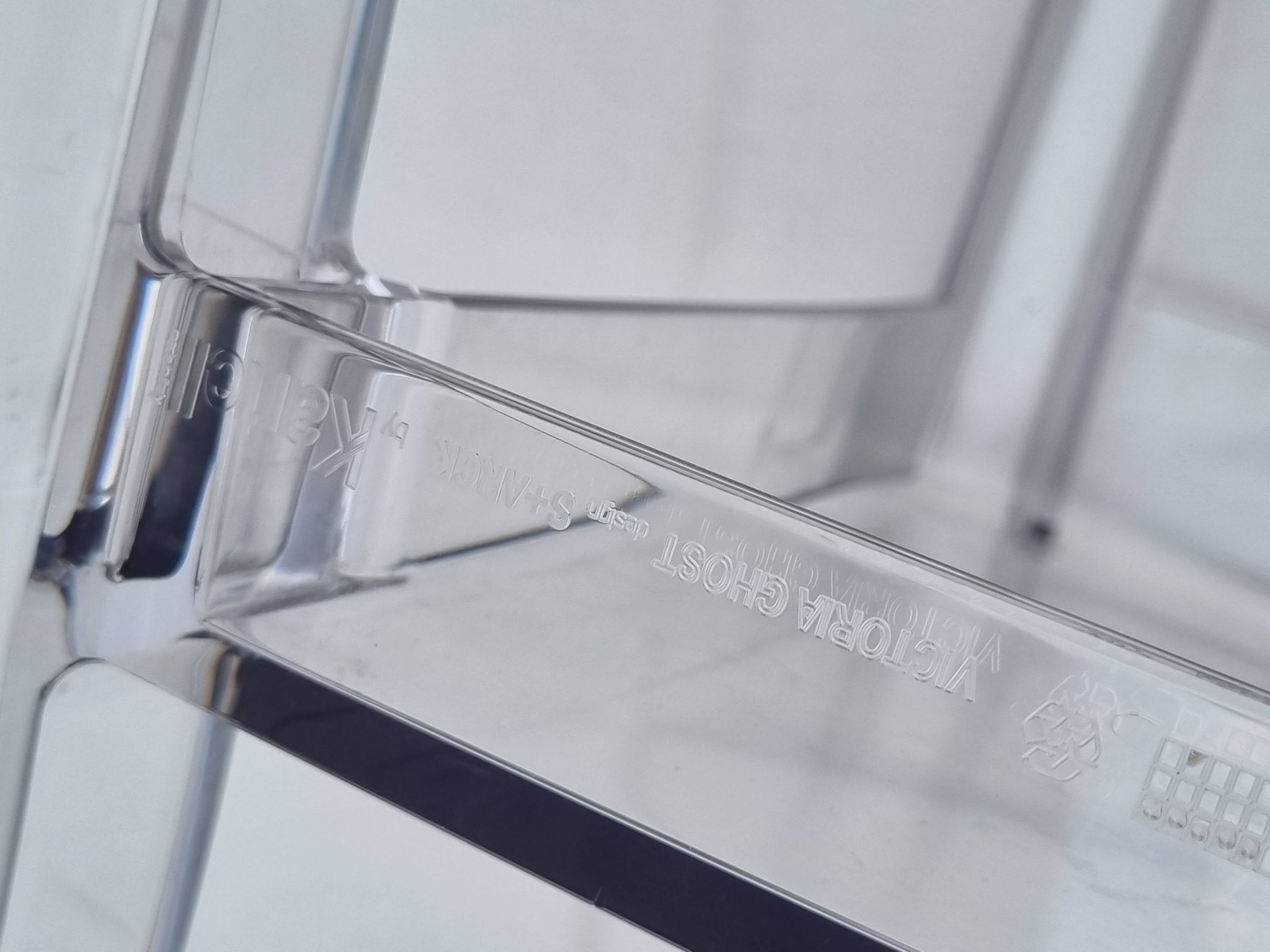 Chaise “Victoria Ghost” – design Philippe Starck pour Kartell