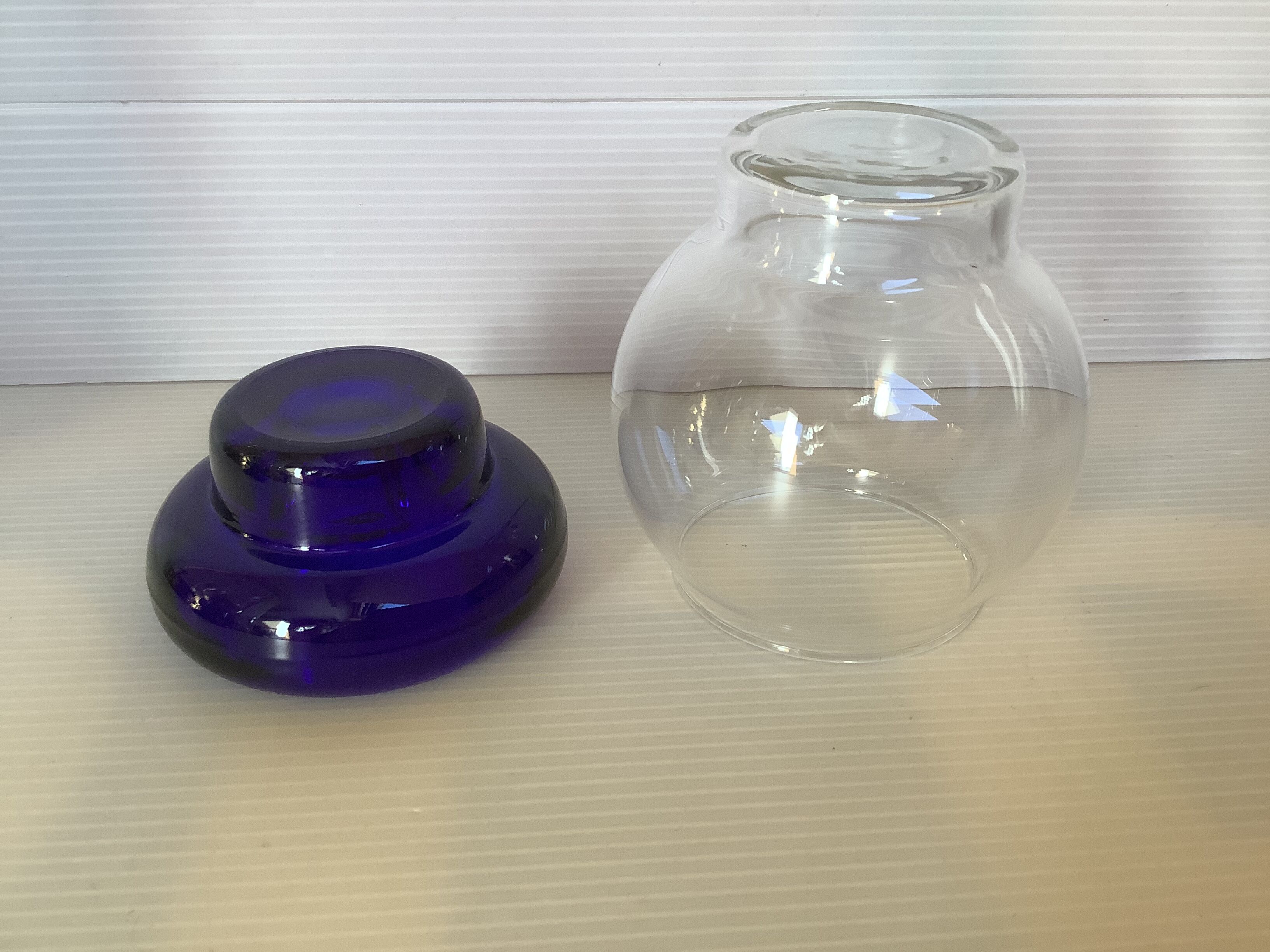 Paire de bougeoirs bleu cobalt en verre