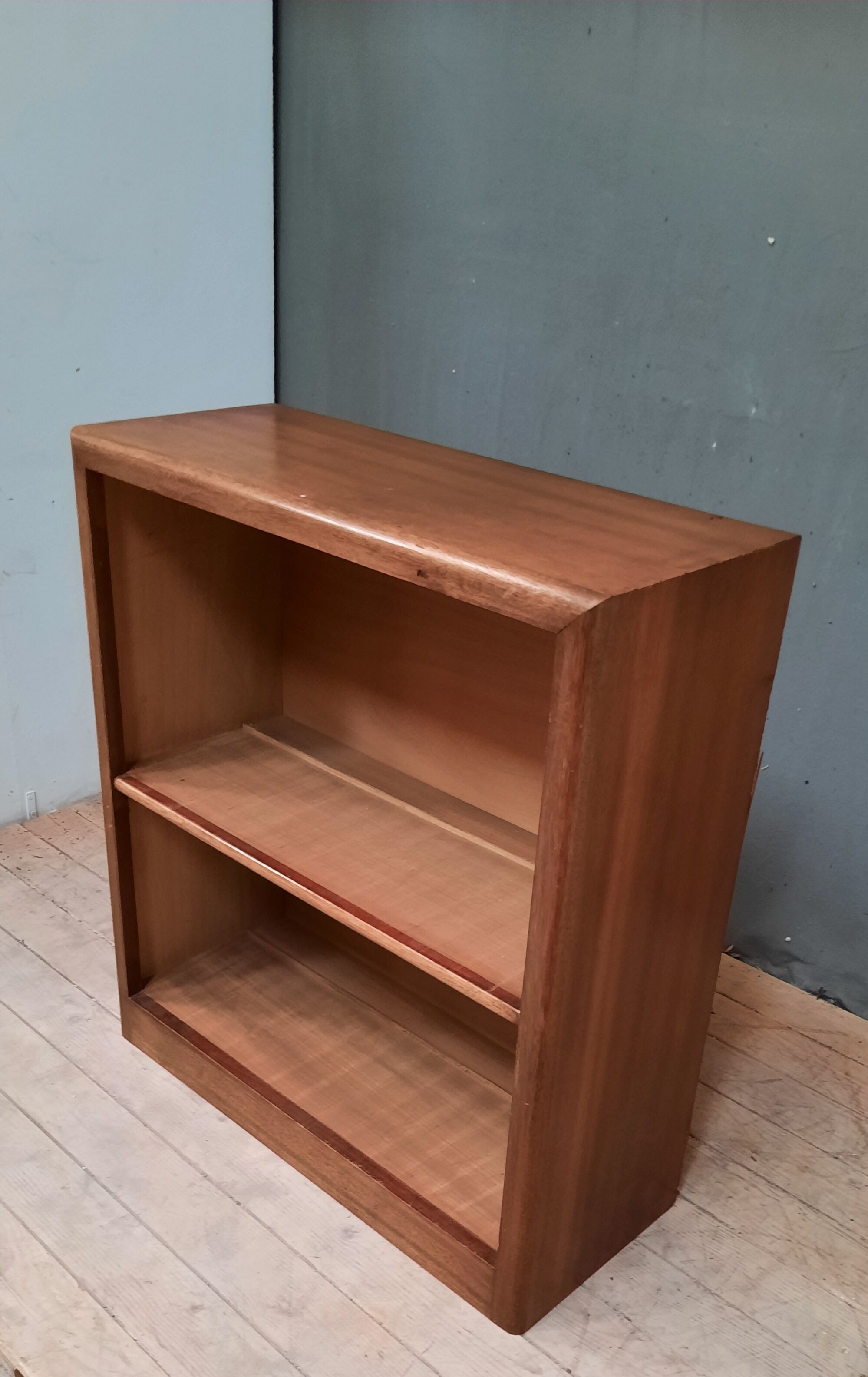 Floor on feet from the 1930s