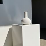 Handmade soliflore drop vase in terracotta painted white h:20 d:15