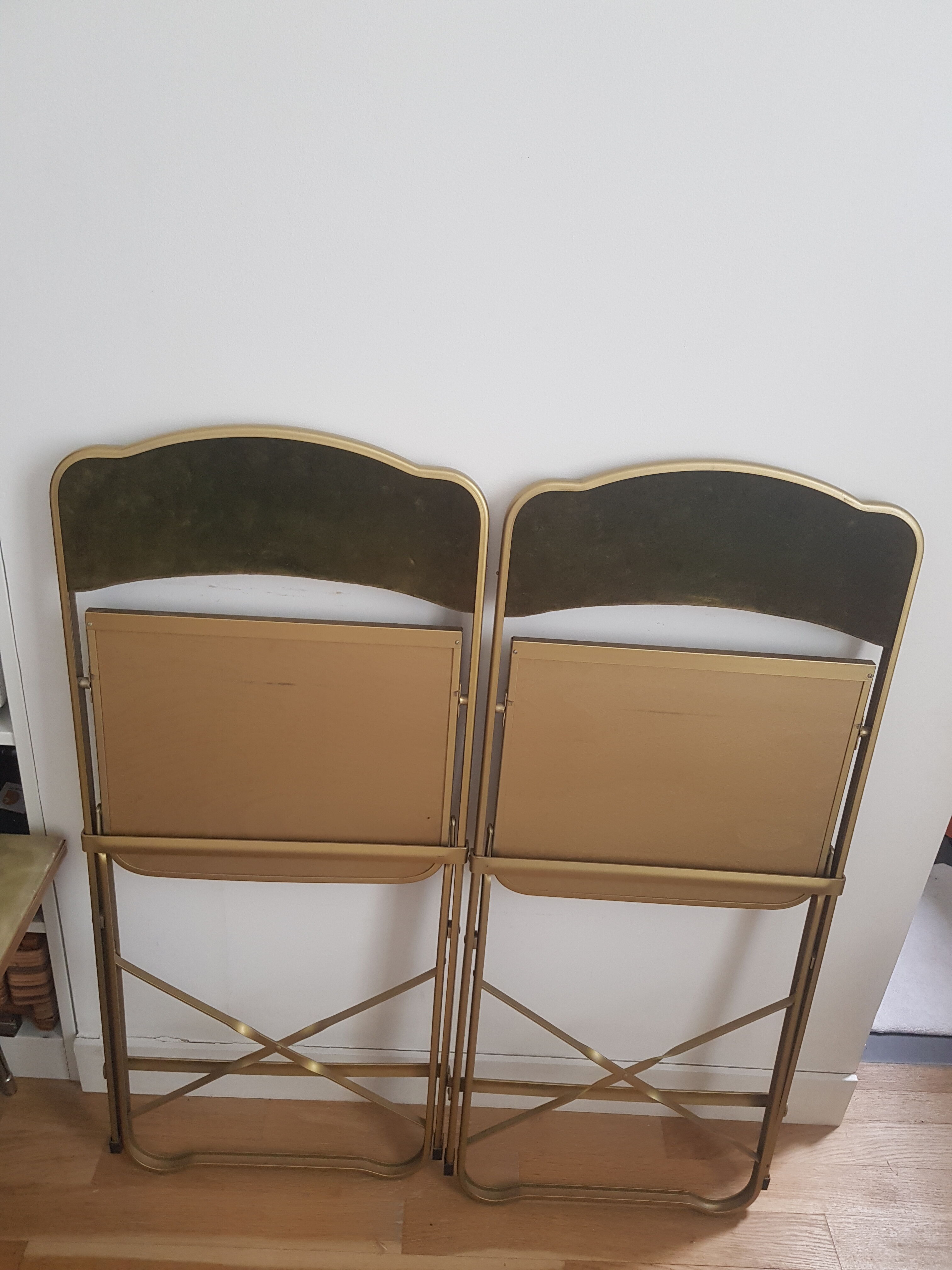 Velvet folding chair