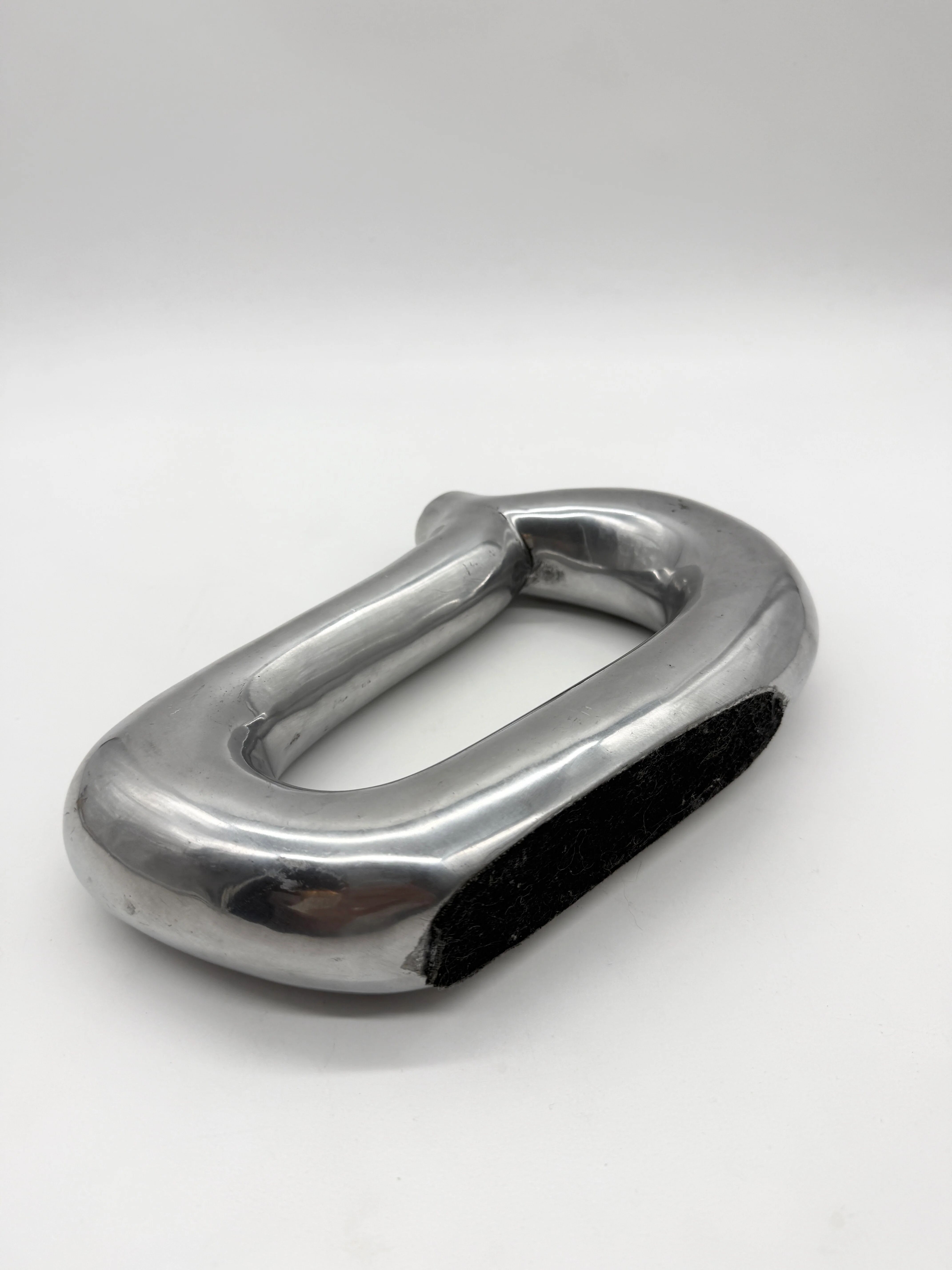 Vase sculptural en fonte d’aluminium, 1970s