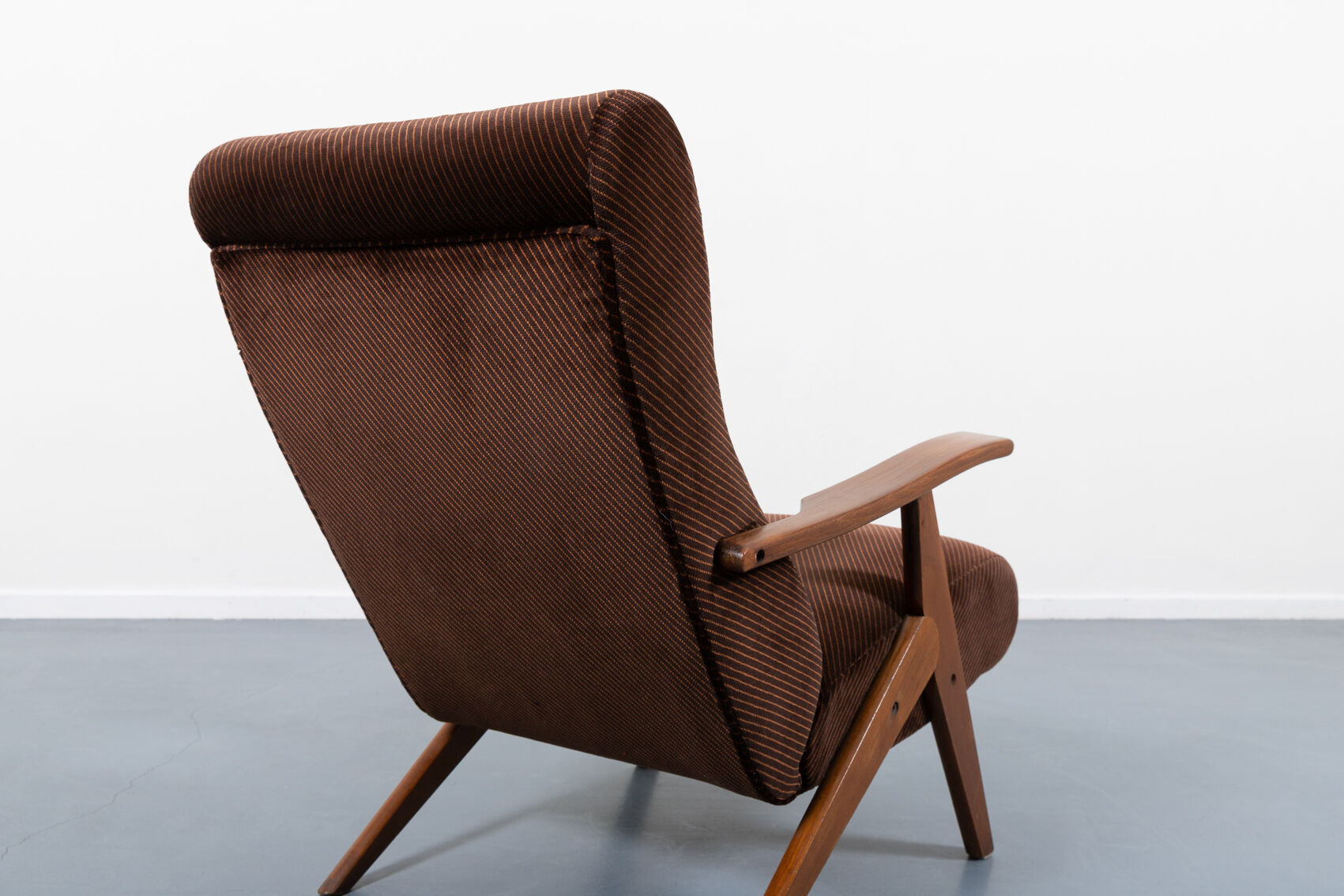 Italian reclining lounge chair by Antonio Gorgon