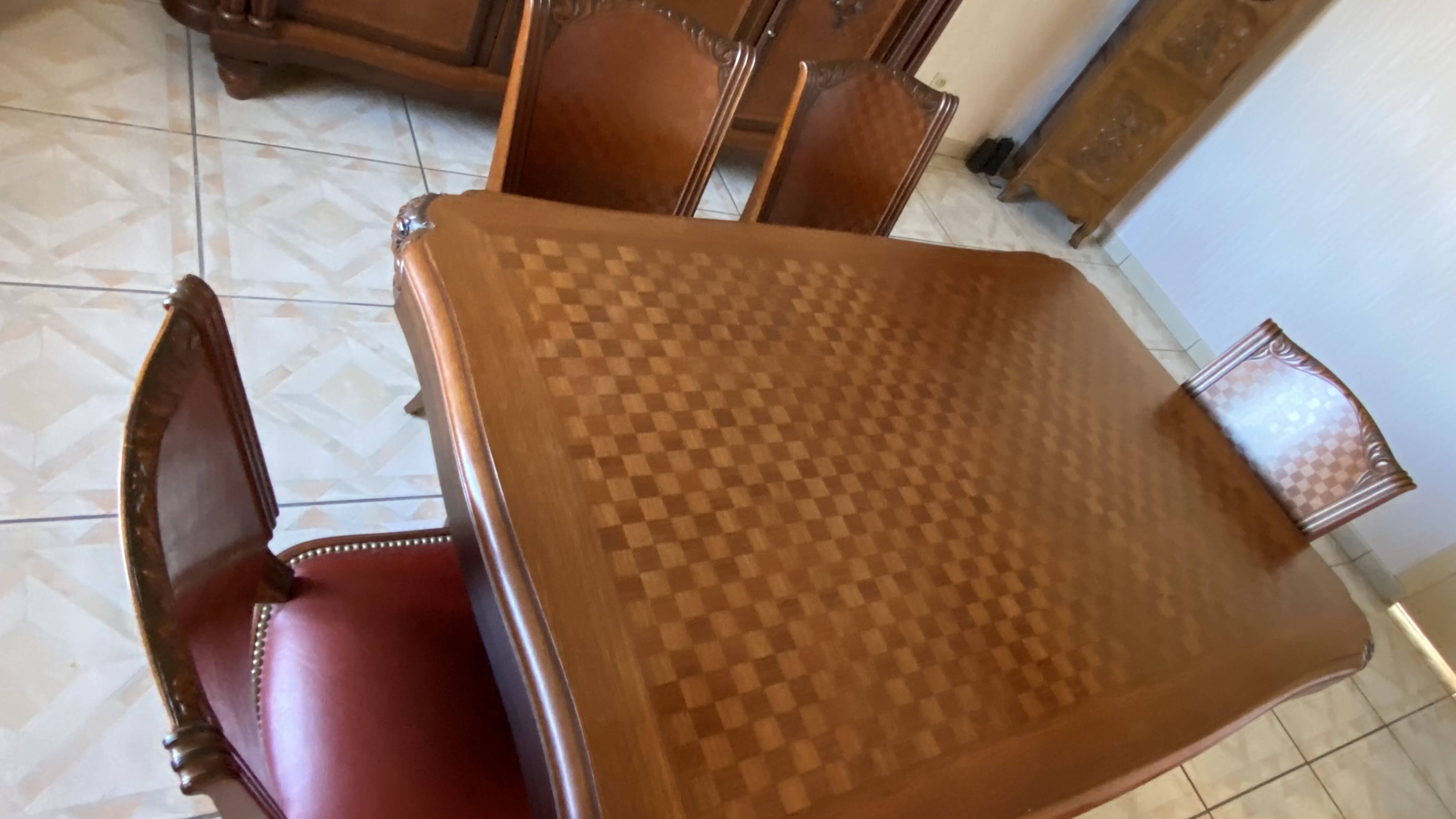 Table marqueterie et sculpture