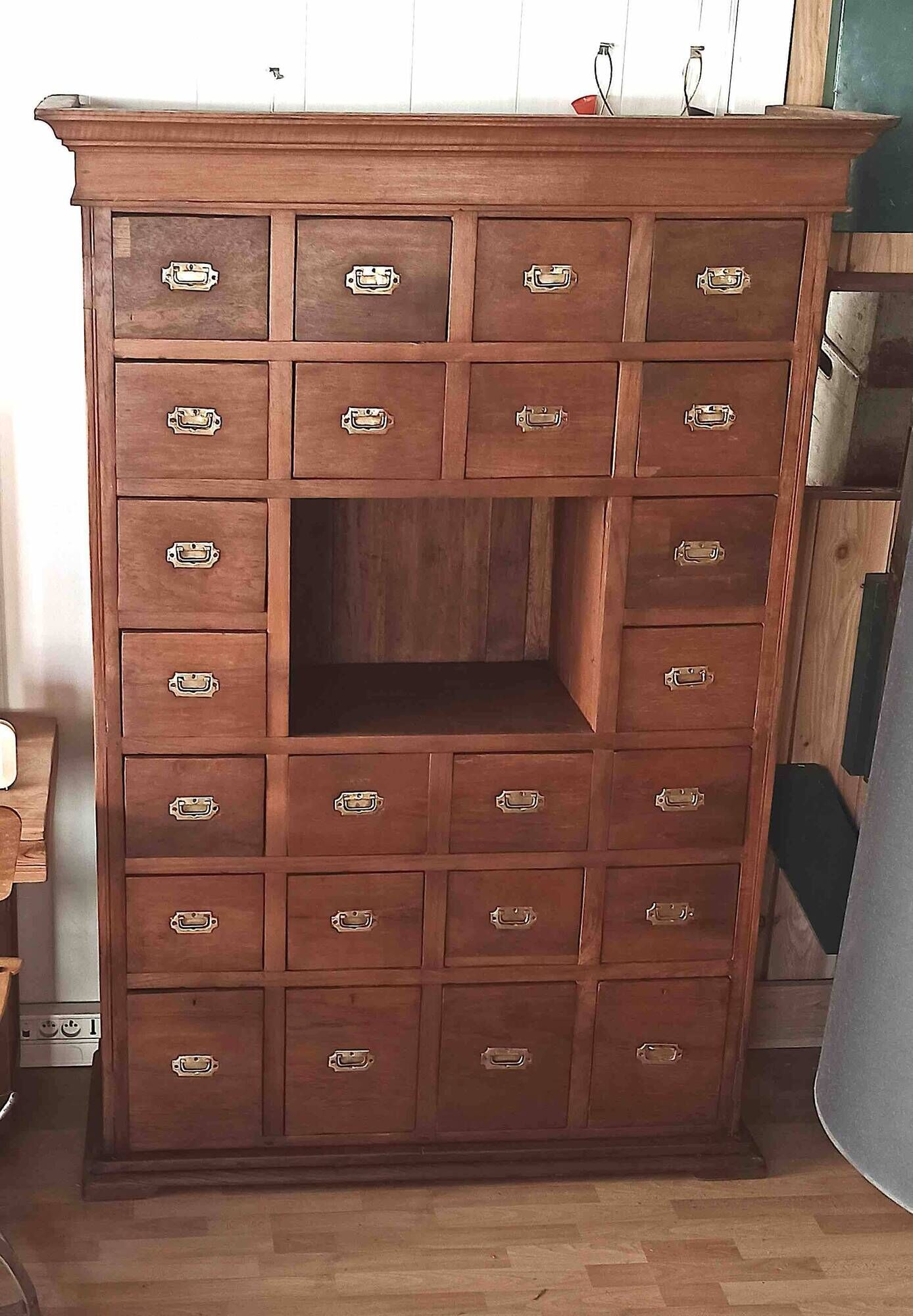 Cabinet d'apothicaire Début XXe Dimensions  Ht 188 x L 130 x P 44 cm