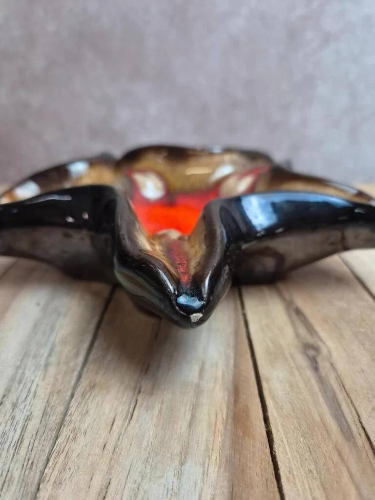 Vintage starfish bowl in ceramic Vallauris red and black lava style.