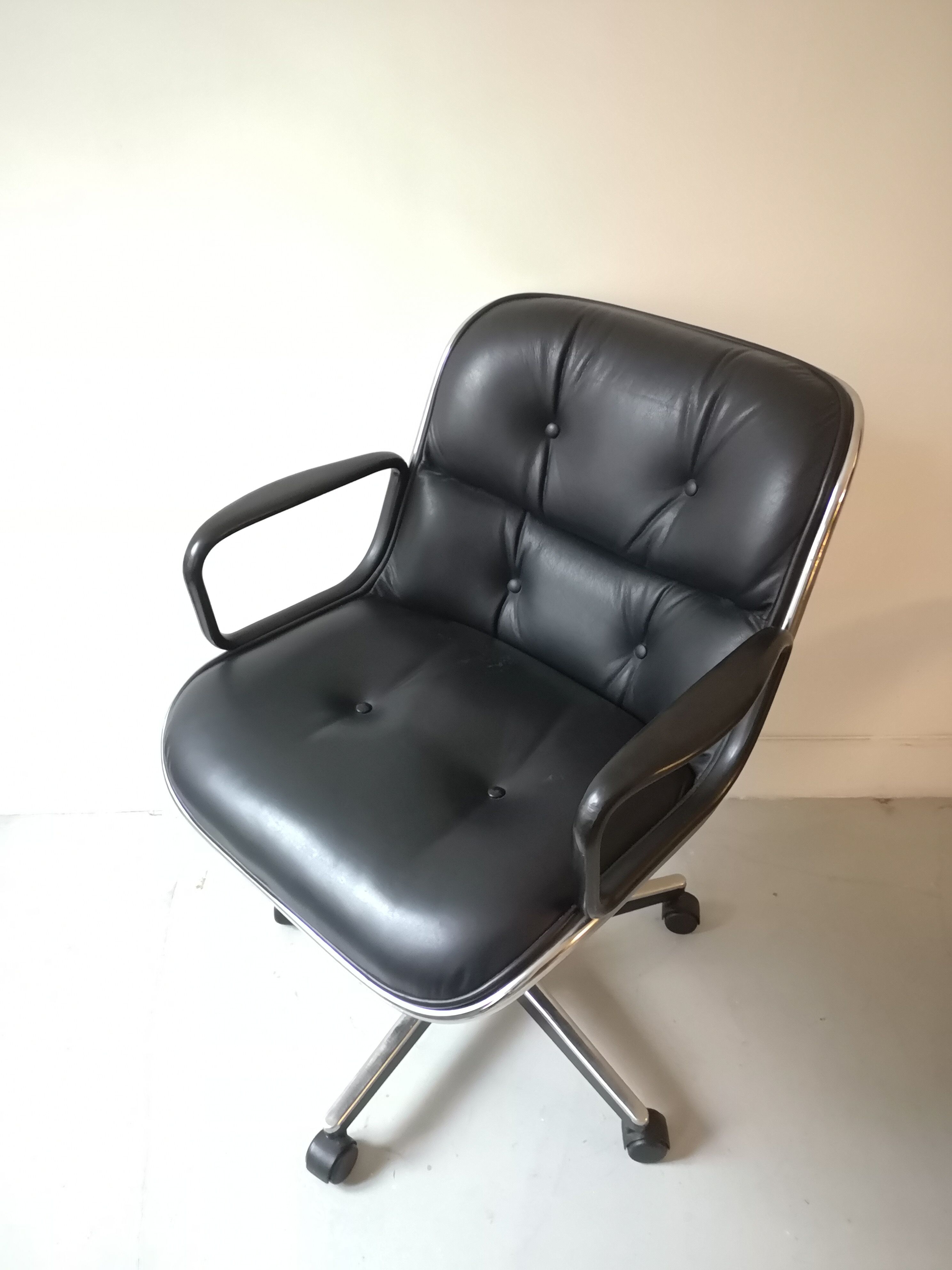 Black leather office chair by Charles Pollock for Knoll,1970
