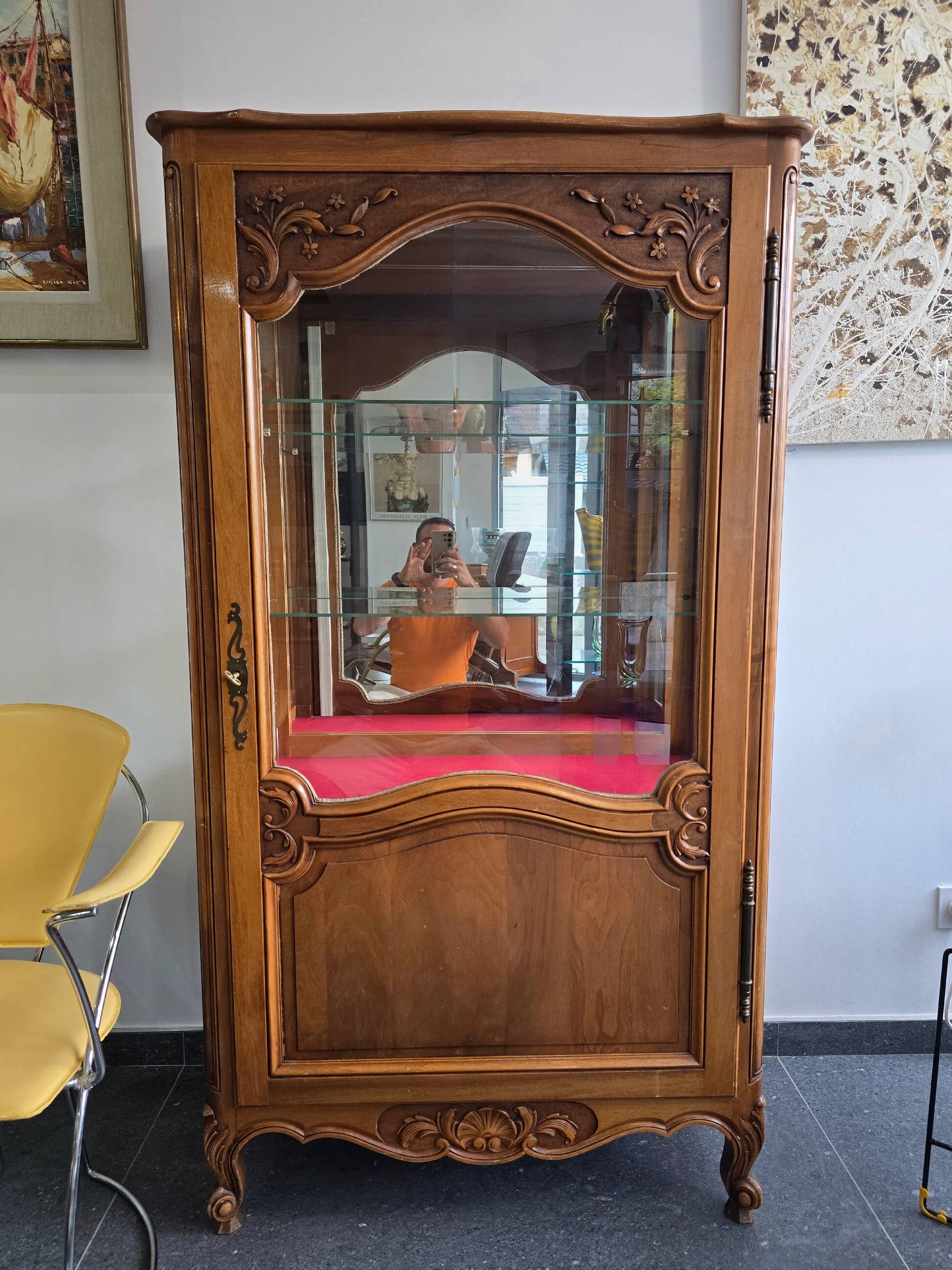 Vitrine de style Louis XV en merisier – Fabrication française UNIFA