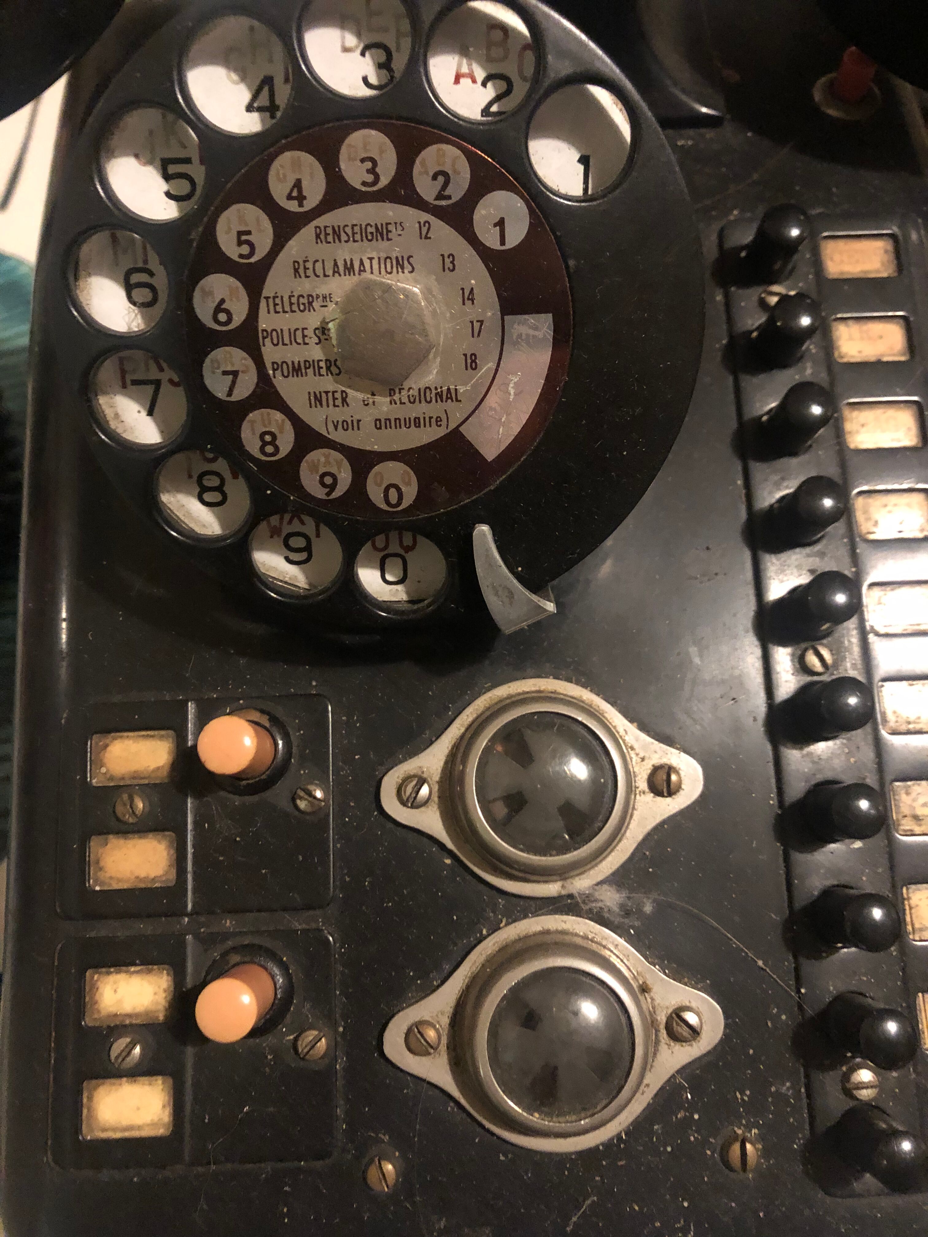 Téléphone ancien standard noir bakélite début XXe