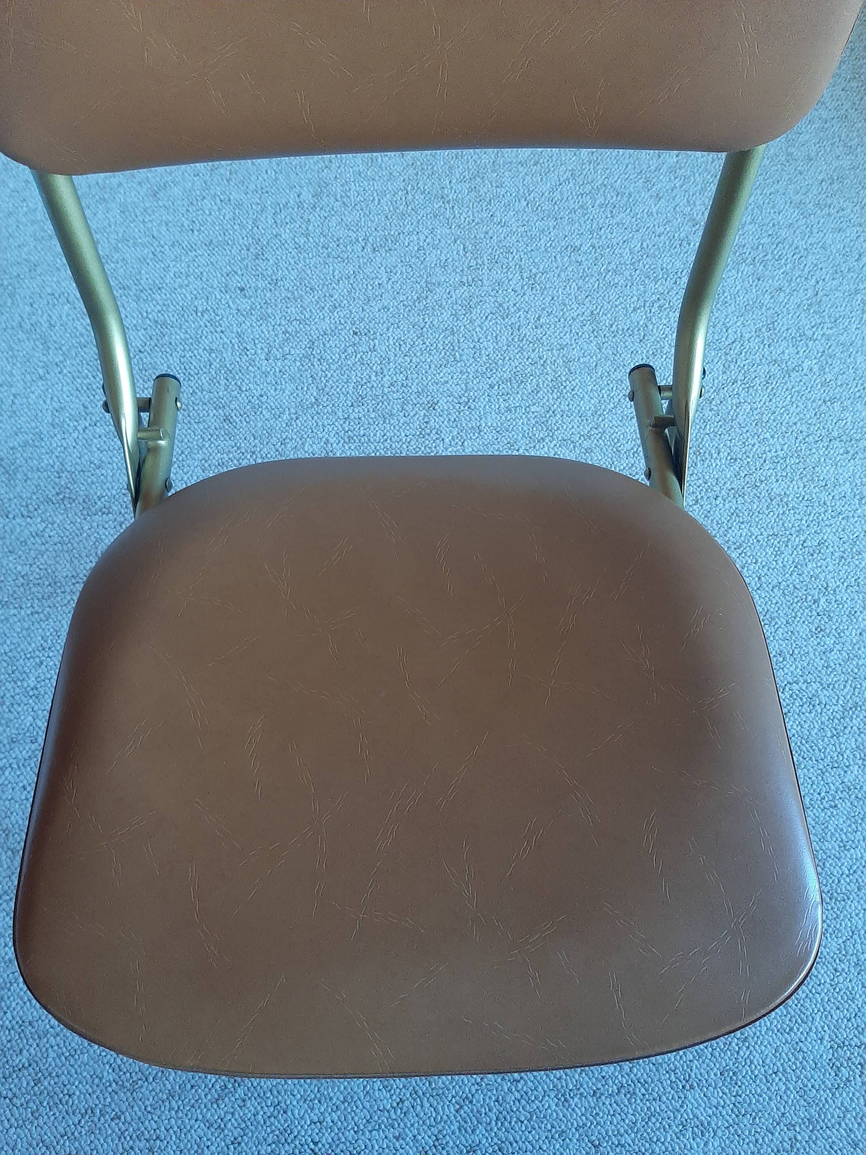Chaise pliante structure tube et simili cuir