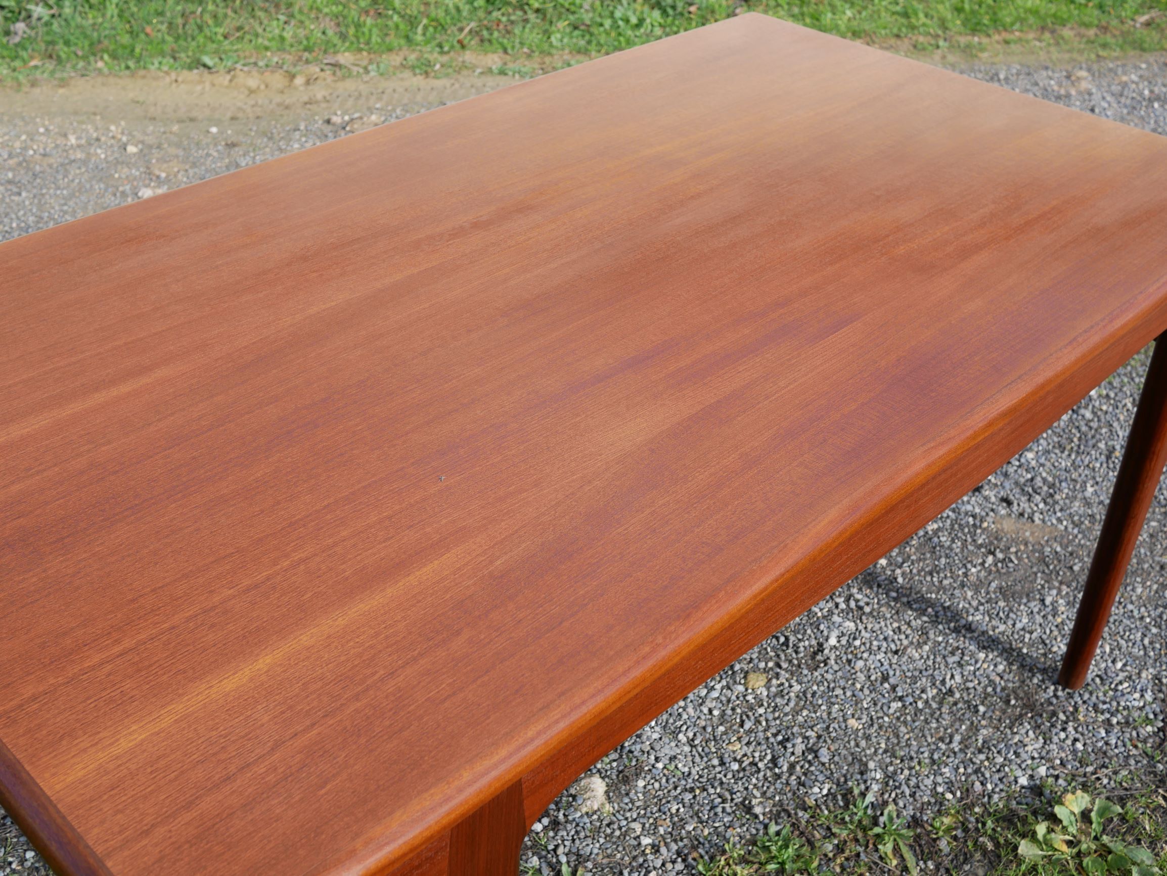 Table de repas scandinave en teck