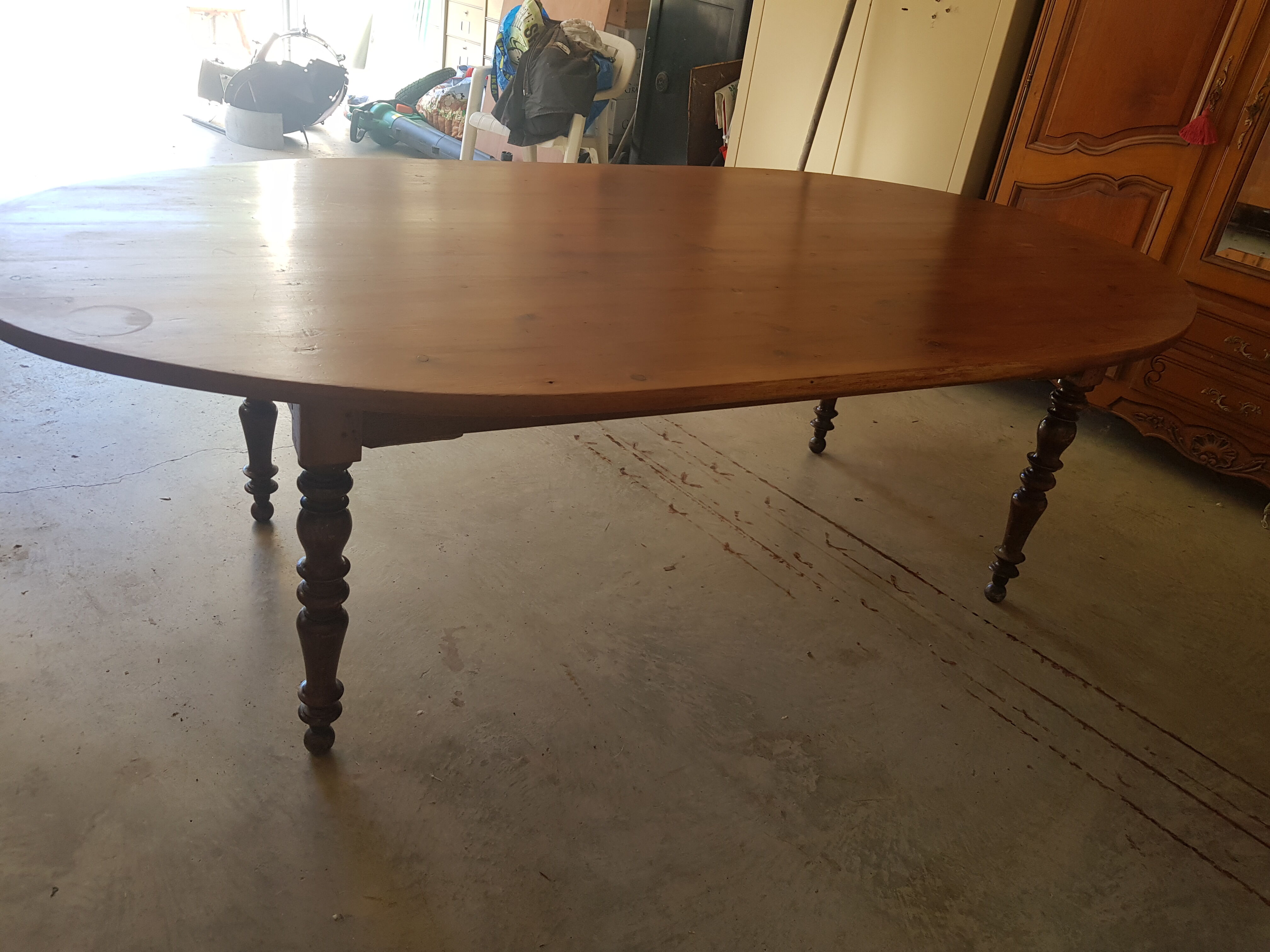 Oval farm table