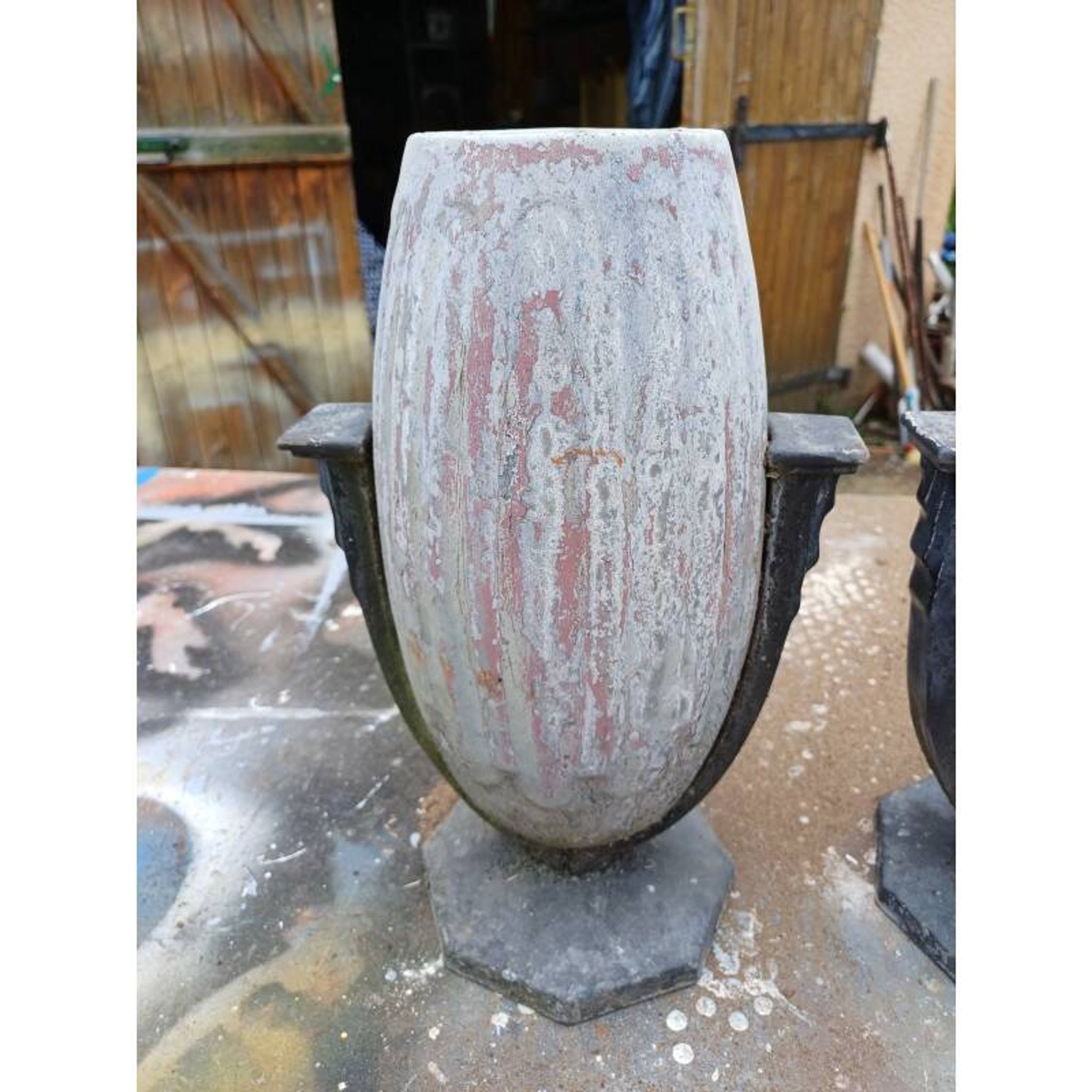 Paire de vases art déco fonte émaillée