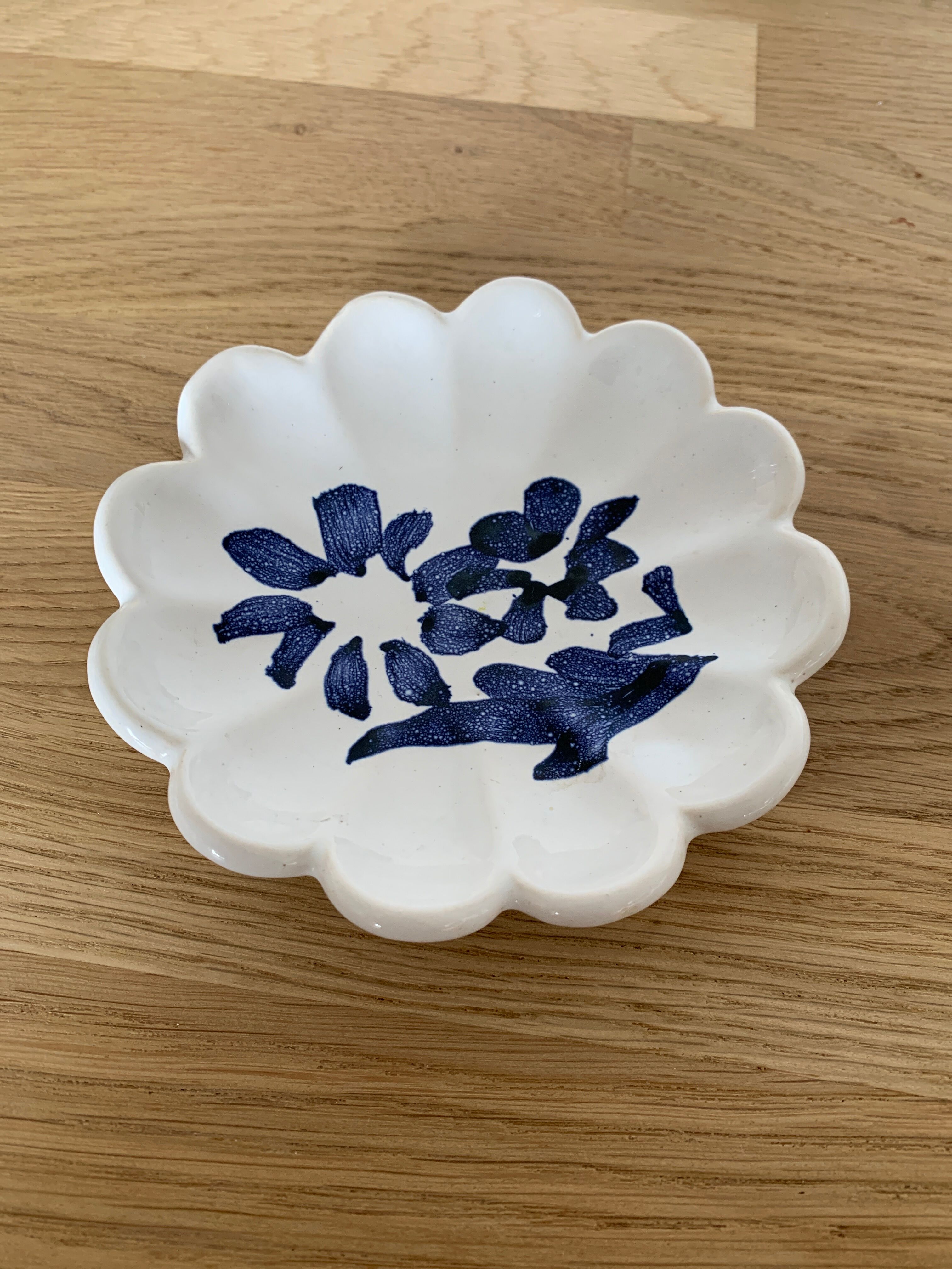 Hand-painted blue glazed pottery empty pocket
