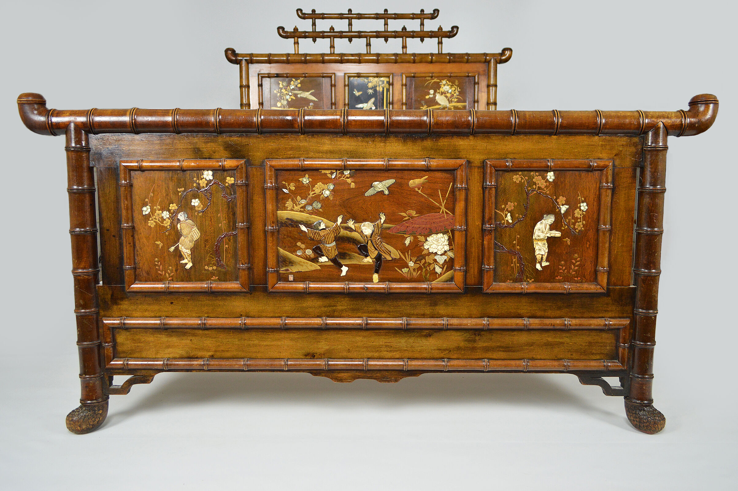 Bed to boards of Japanese marquetry, Japonisme, France, circa 1880