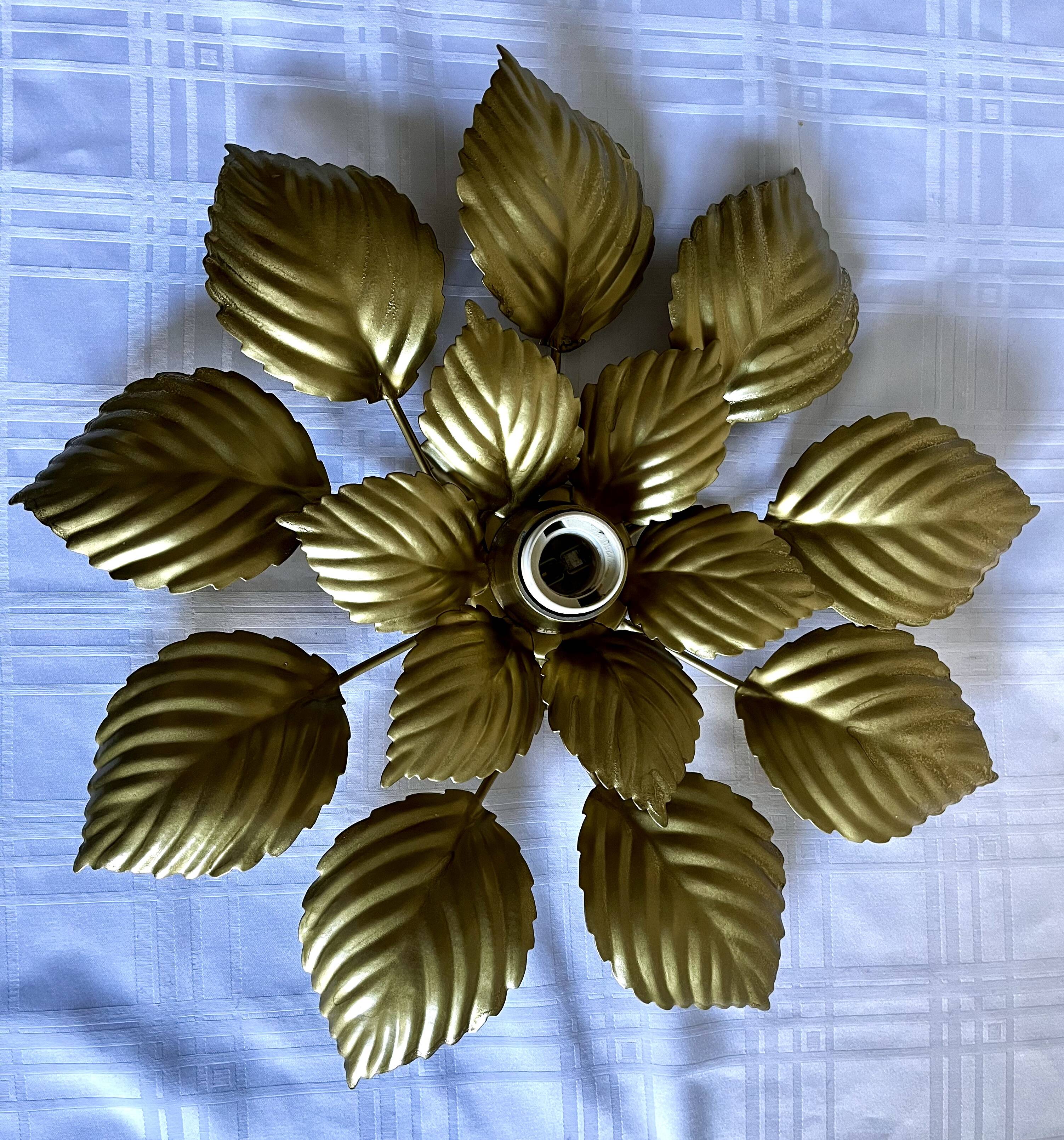 Wall lamp or ceiling lamp golden flower