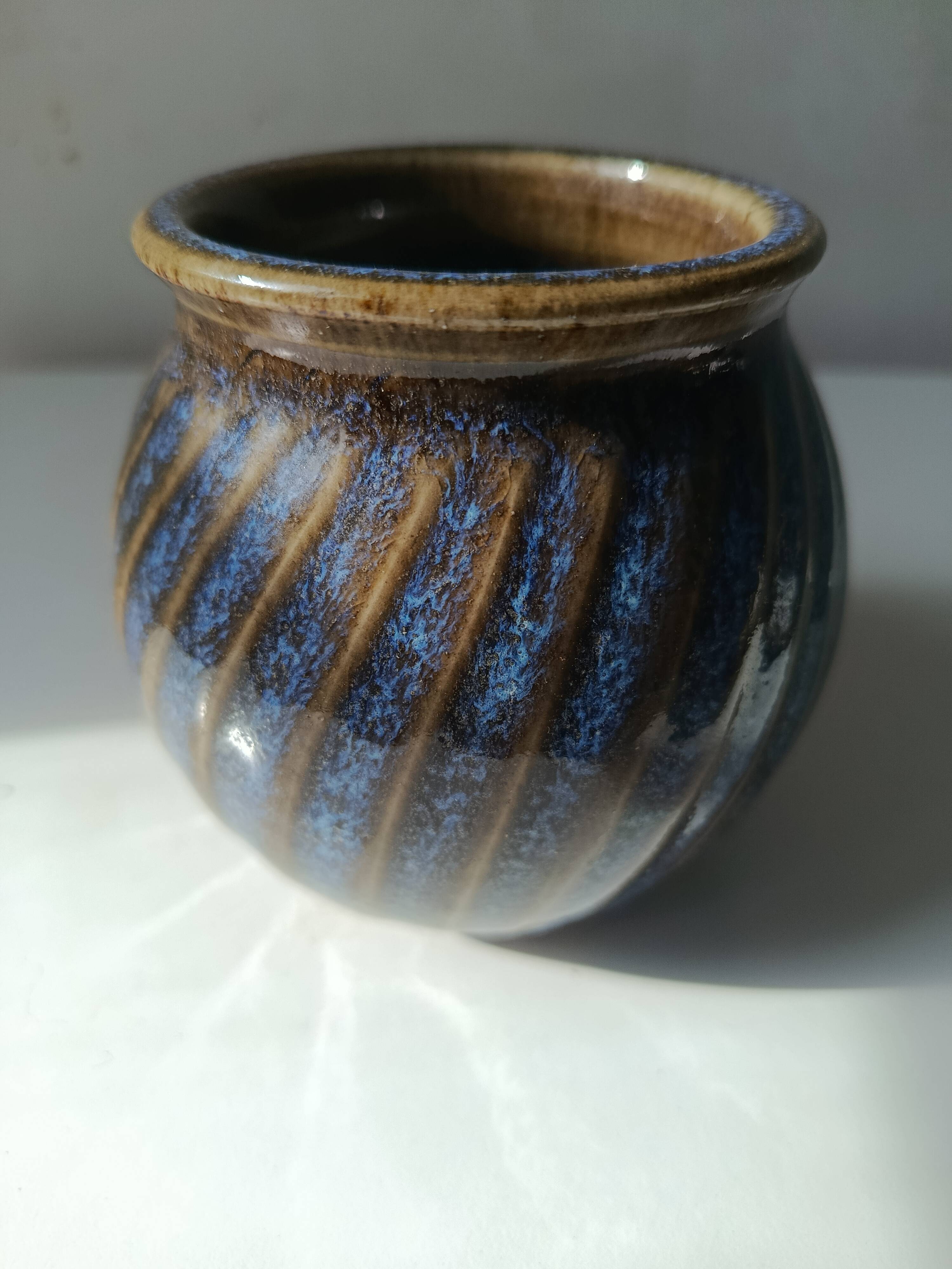pot en gres ceramique emailler bleu dorer