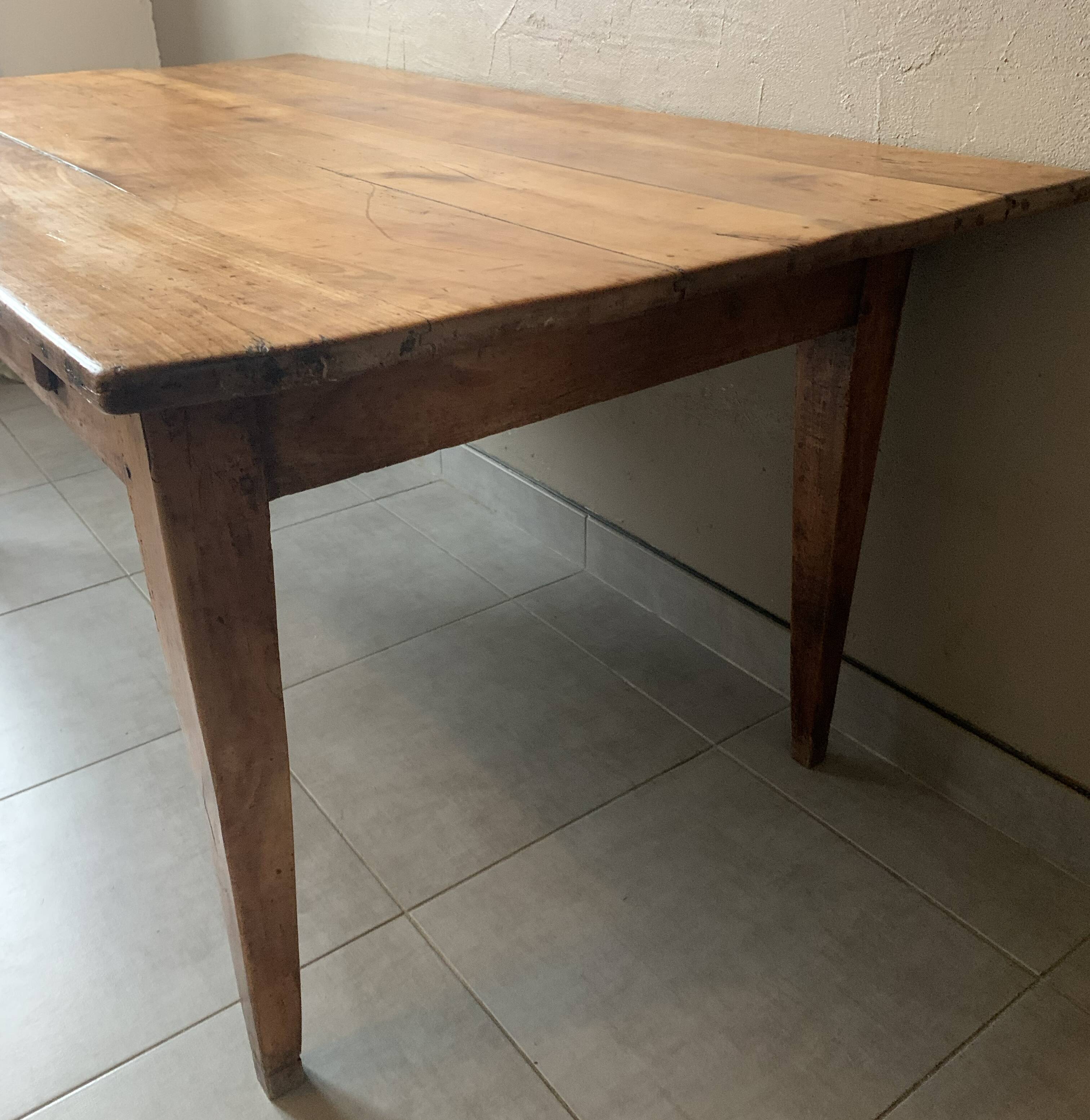 Large vintage farmhouse table from the 50s in solid wood (oak)