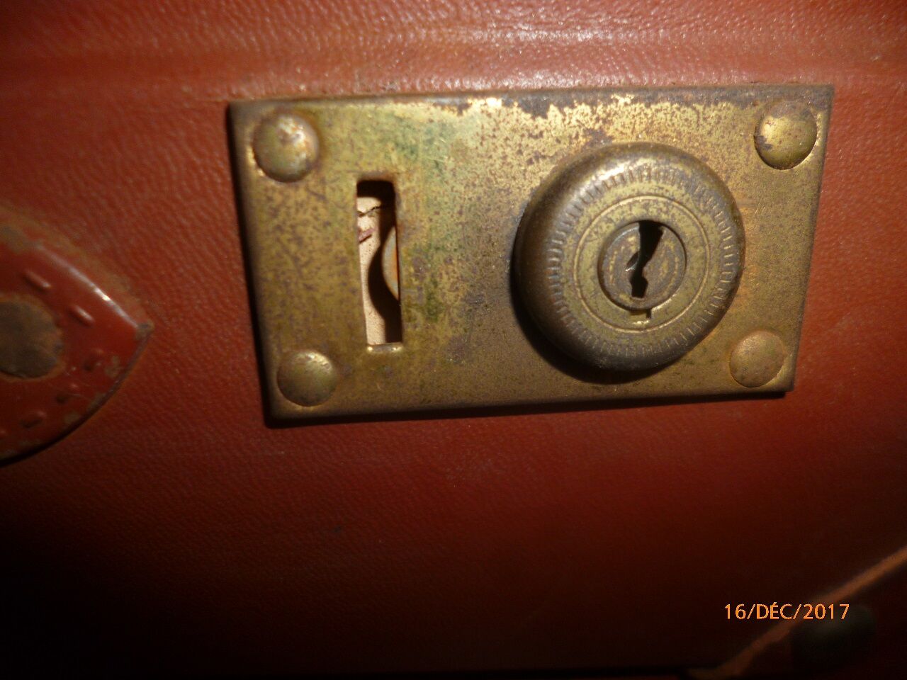 1940-1950 style cardboard suitcase