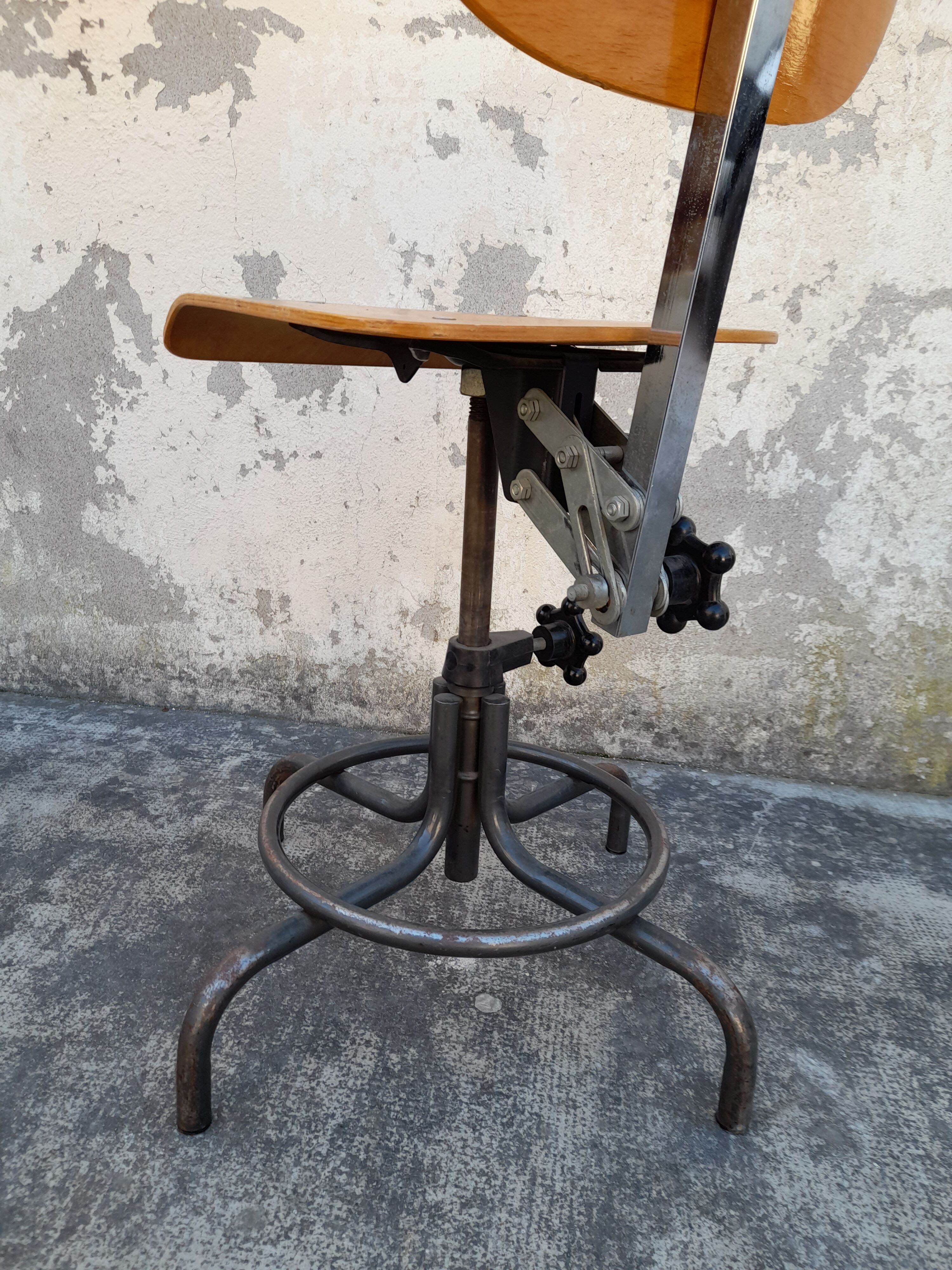 Chaise d'atelier réglable vintage années 50