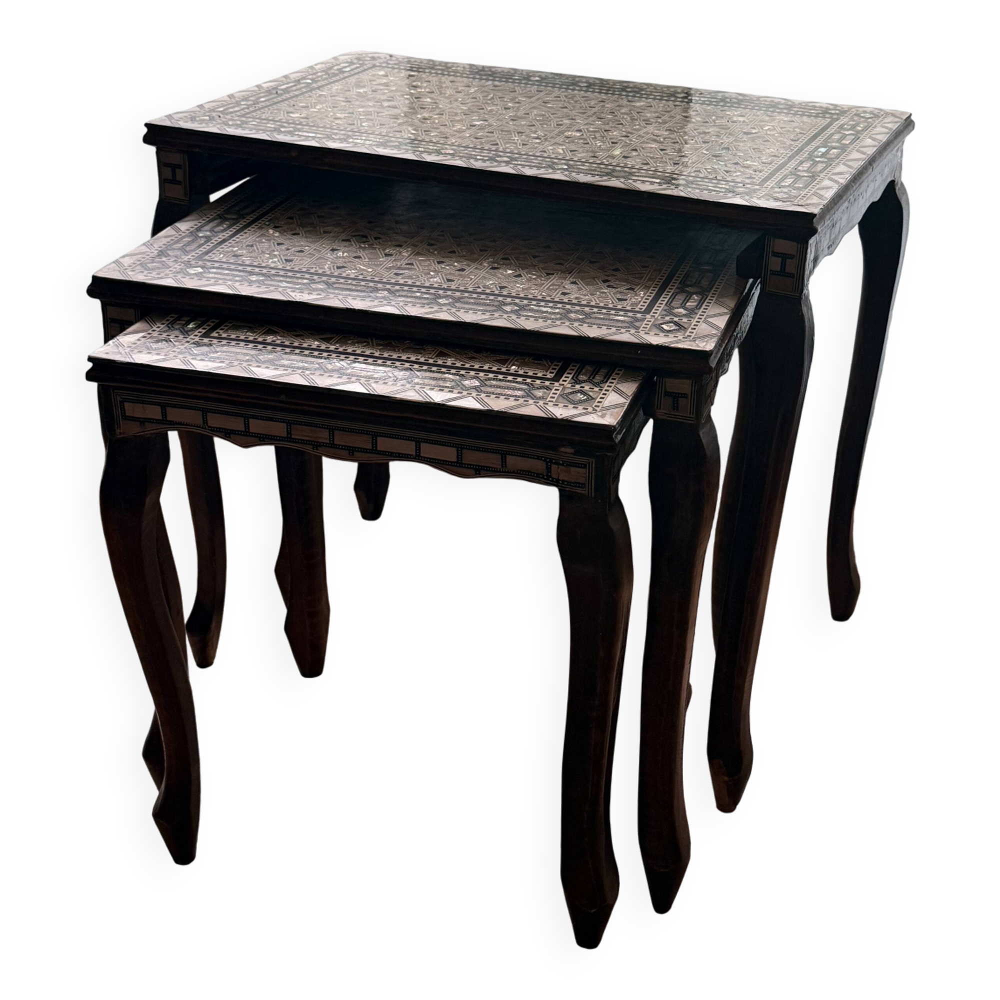 Set of 3 nesting tables in wood and mother-of-pearl, damask style.