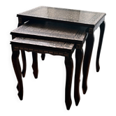 Set of 3 nesting tables in wood and mother-of-pearl, damask style.