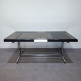 Extendable chrome dining table