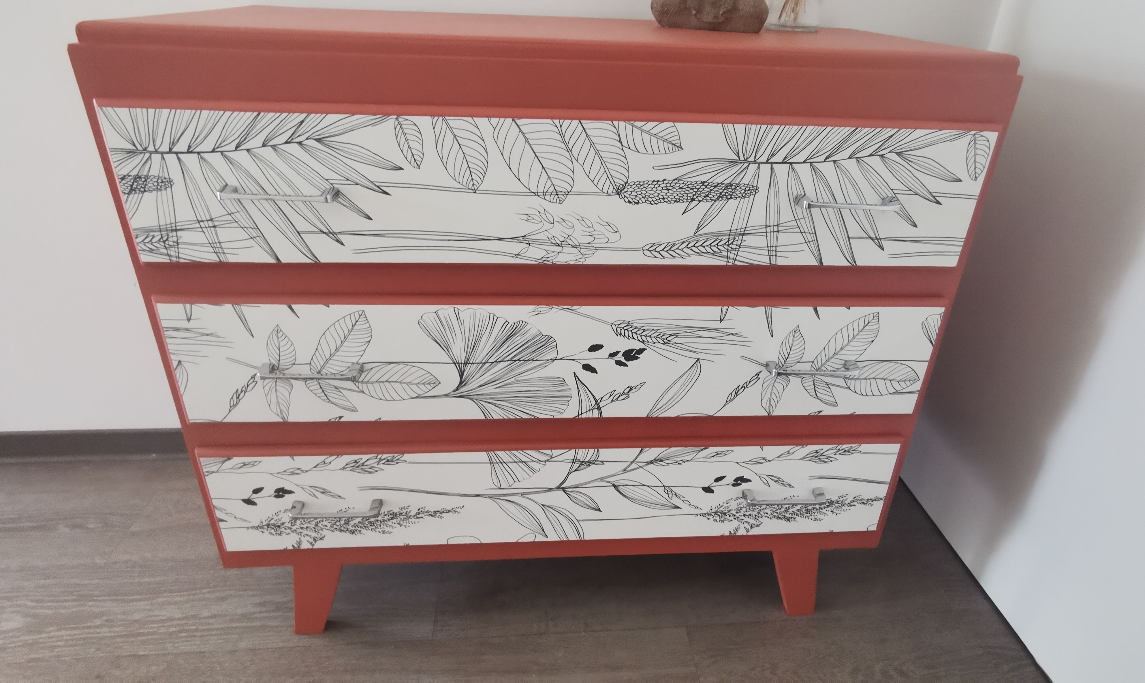 Vintage chest of drawers
