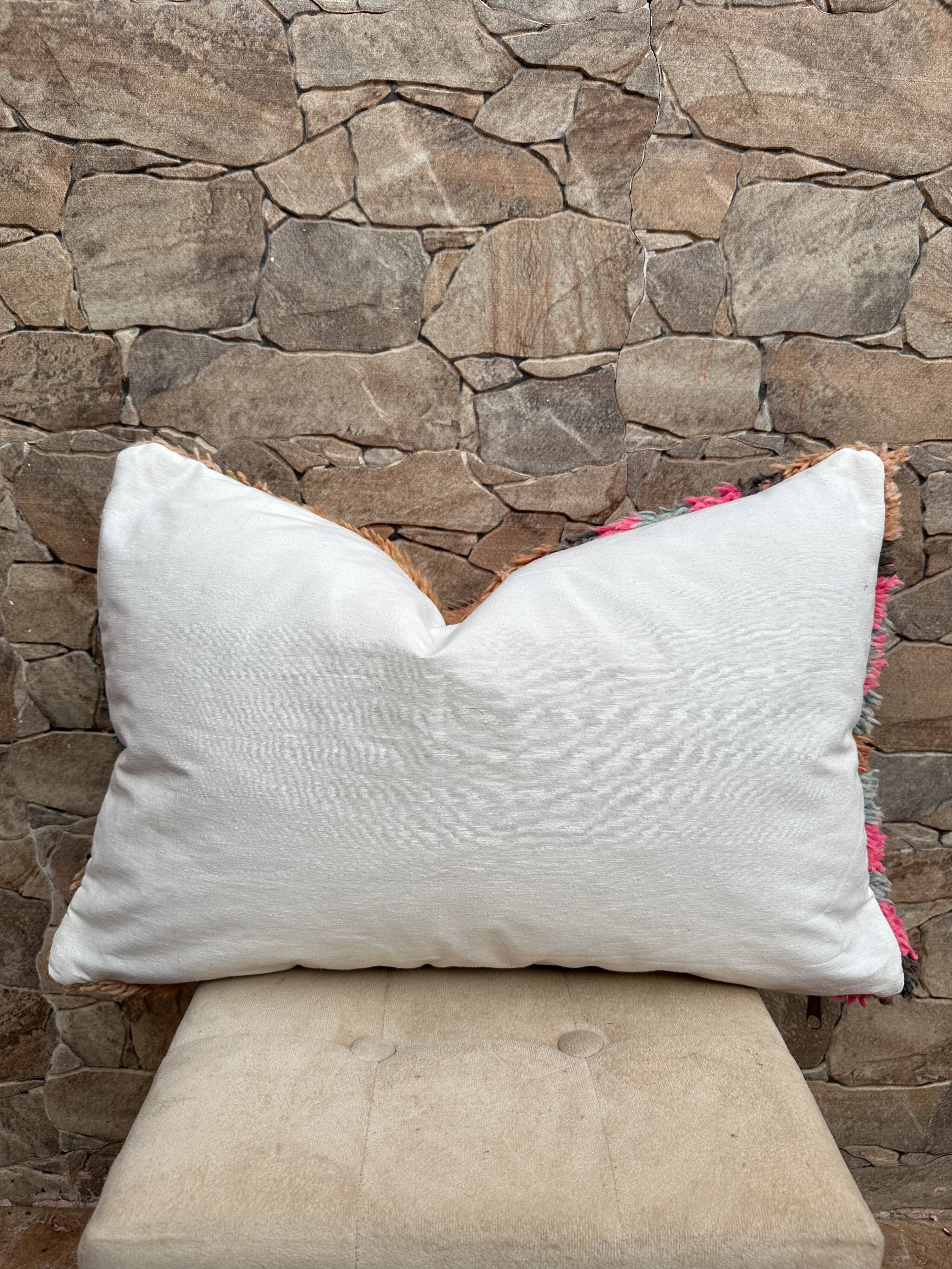 Coussin kilim berbère vintage du maroc