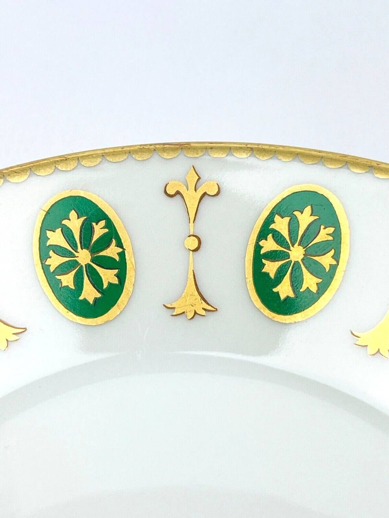 Set of 6 tea cups and 1 cream jug in Paris porcelain, Louis XVI decoration.