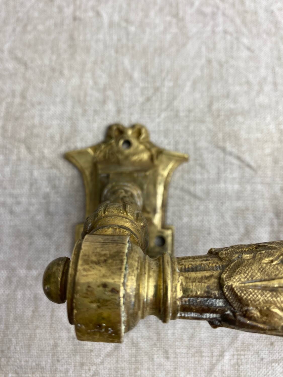 Articulated bronze handles