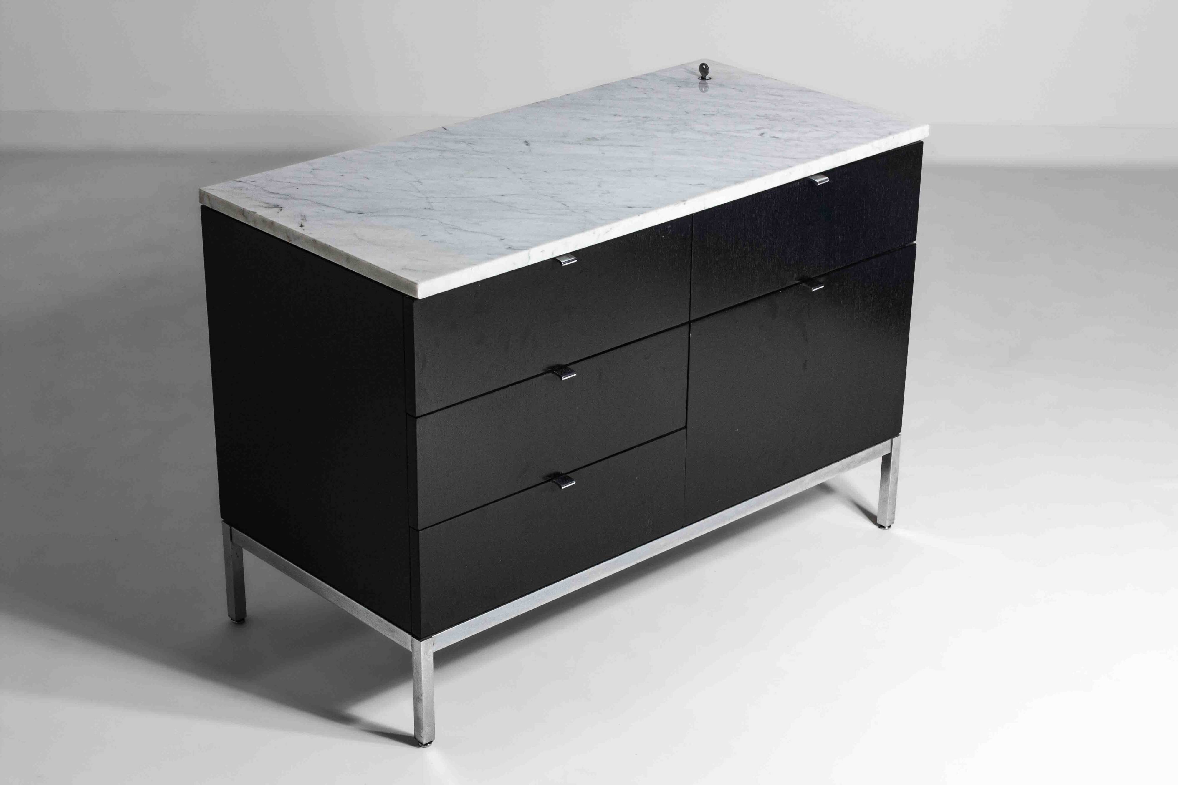 Meuble d'appoint exécutif avec serrure par Florence Knoll, 1970