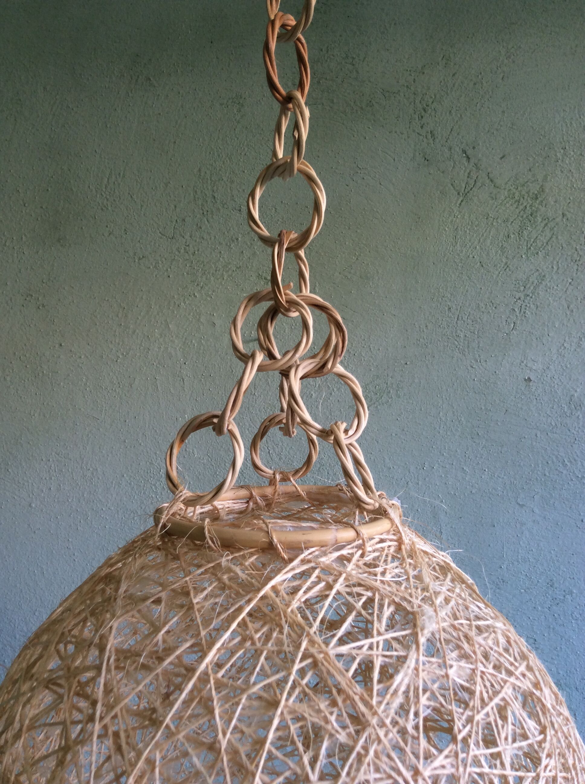 Suspension boule en corde et rotin