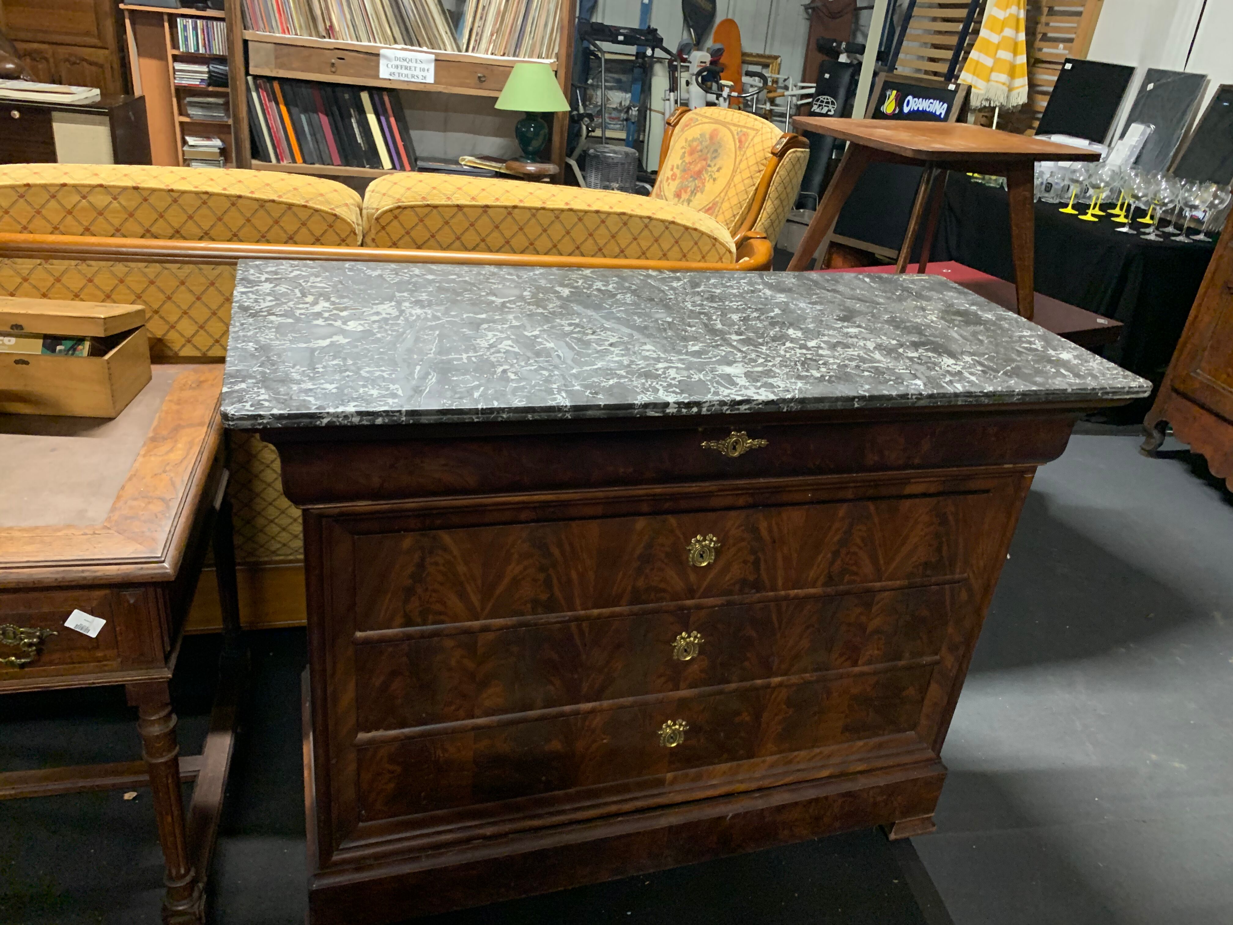 Louis Philippe dresser