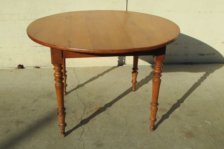 Round table in cherry, 1900s
