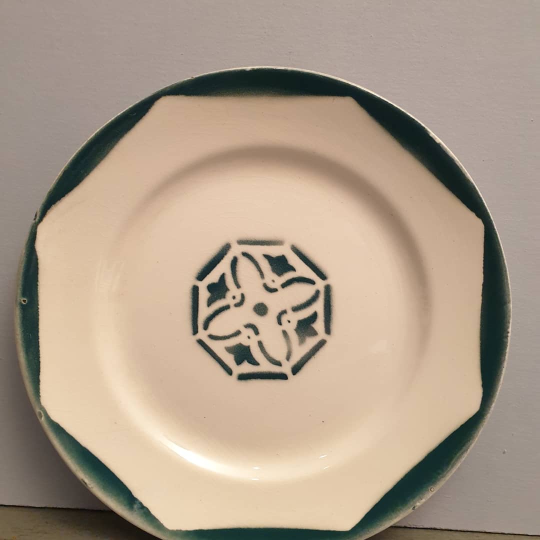 Suite of 8 flat plates Labrut brothers