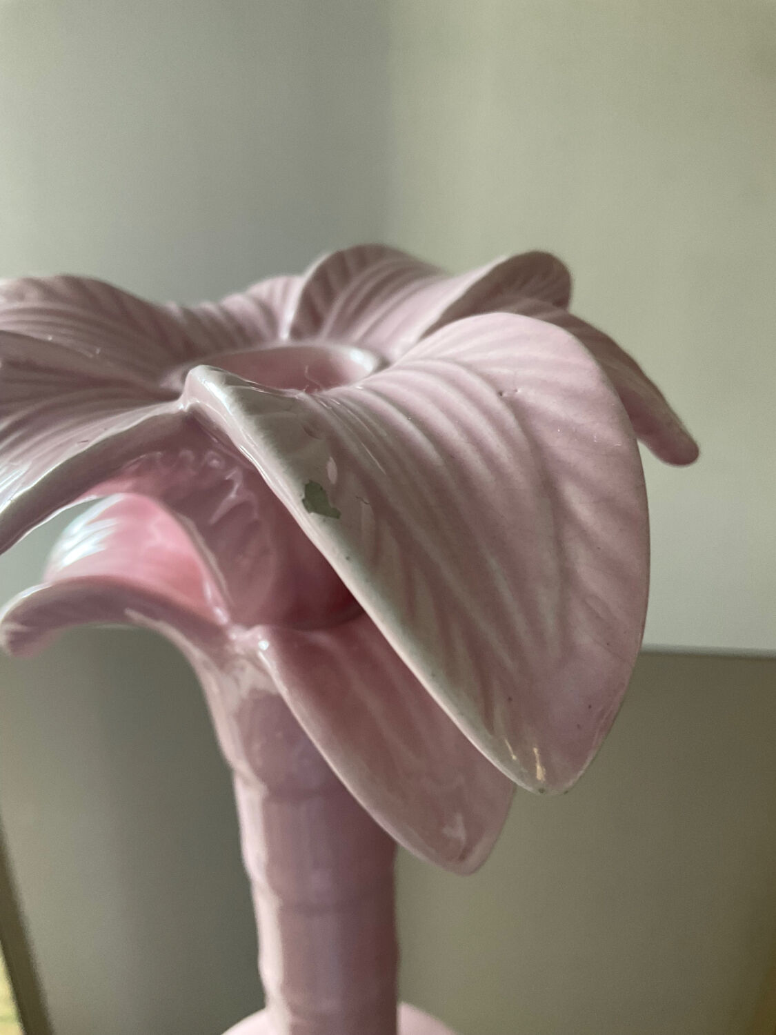 Vintage palm candle holder in pink glazed ceramic