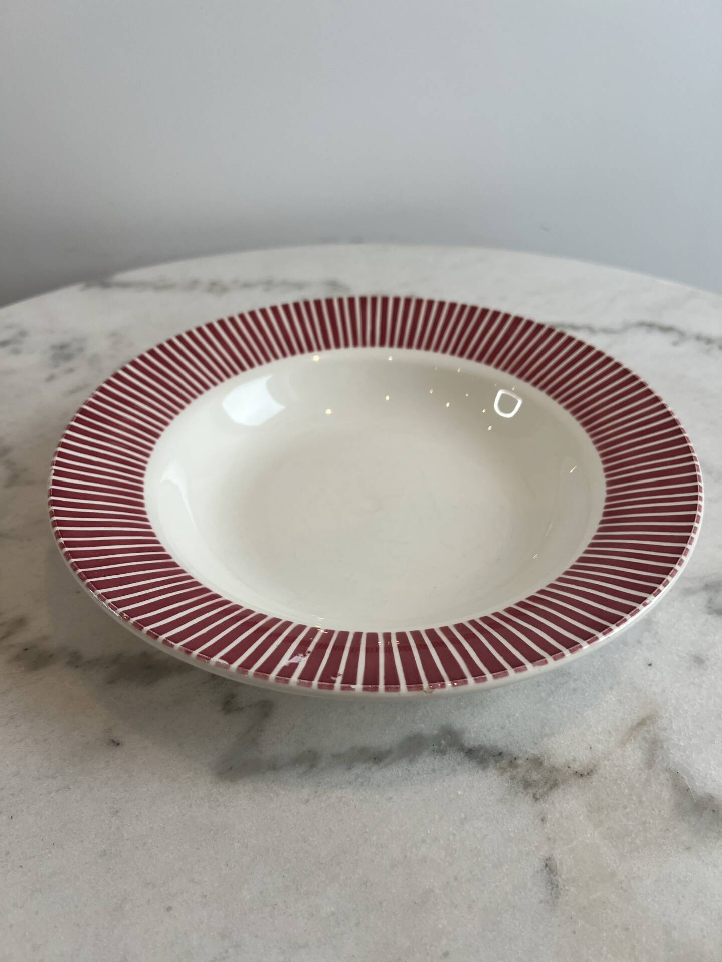 Assiette creuse Digoin Sarreguemines - modèle 9592 rayures rouge borde