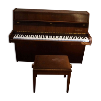 Upright piano