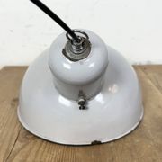 Lampe à suspension industrielle en émail gris, années 1960