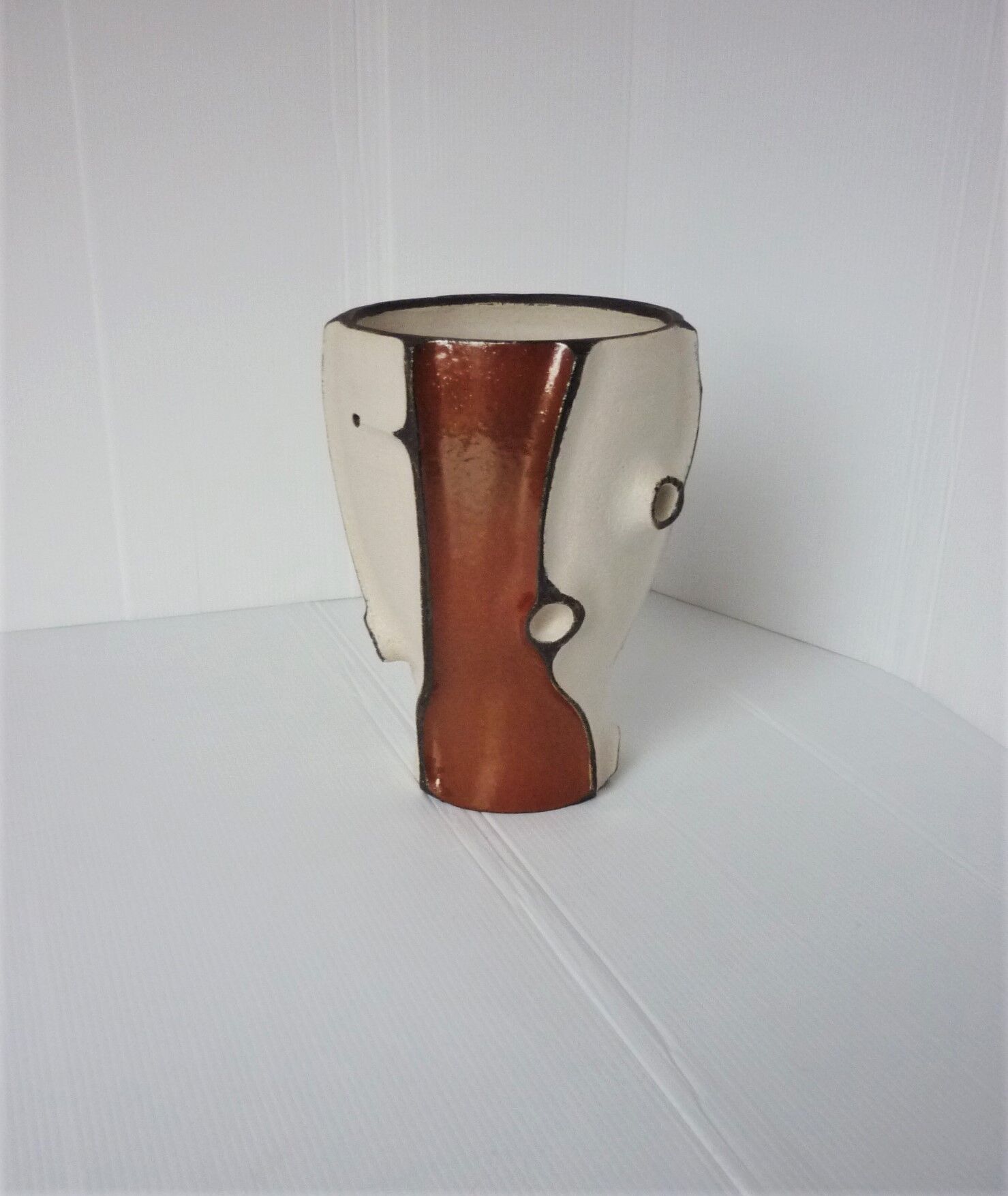 Vase 'conversation'.