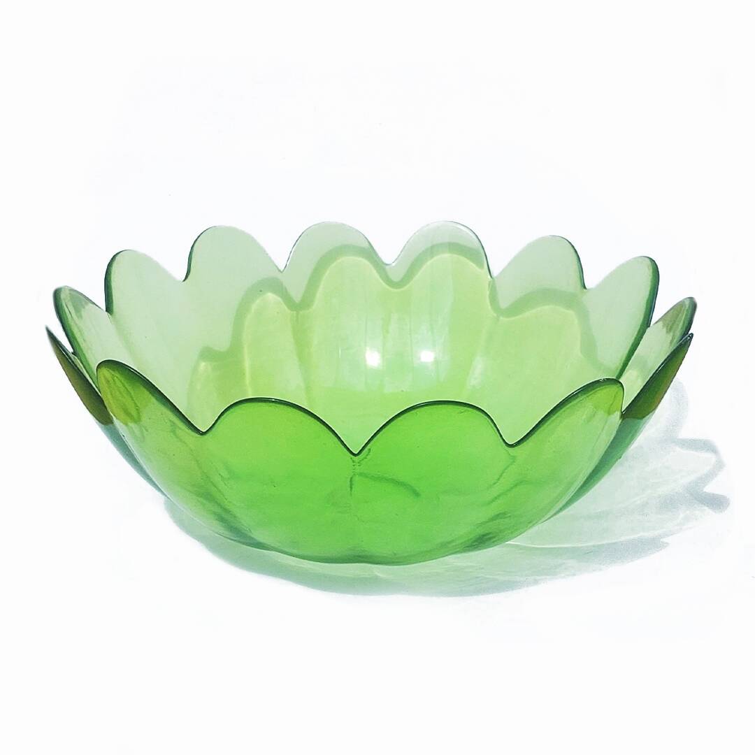 Petal salad bowl